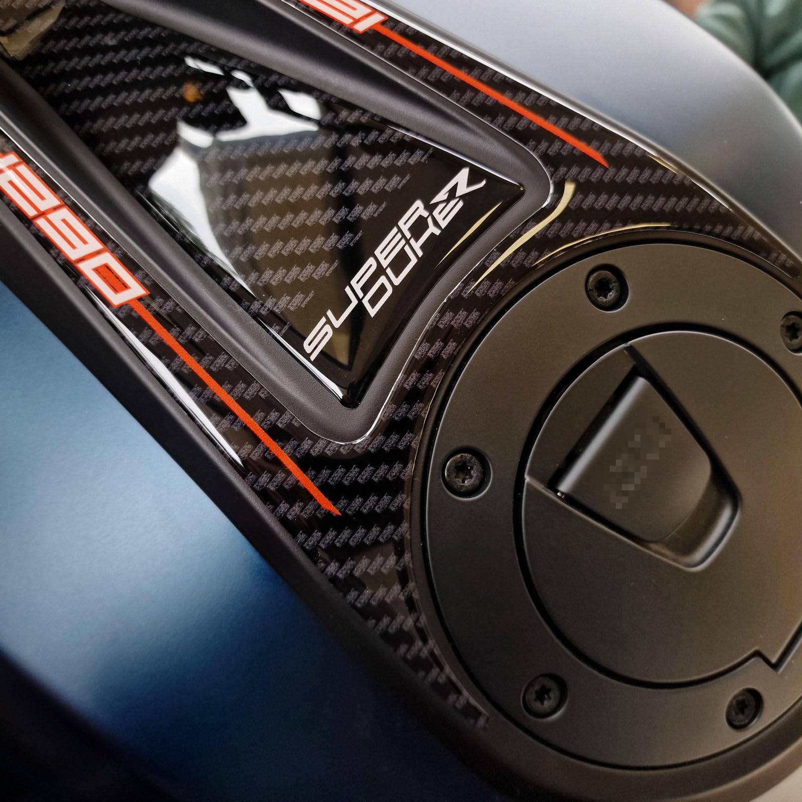 Resin Bike Adesivi Resinati 3D Per KTM 1290 Super Duke R (2022-2023) - Protezione Tappo Serbatoio, Anti-Urto E Graffio, Made In Italy