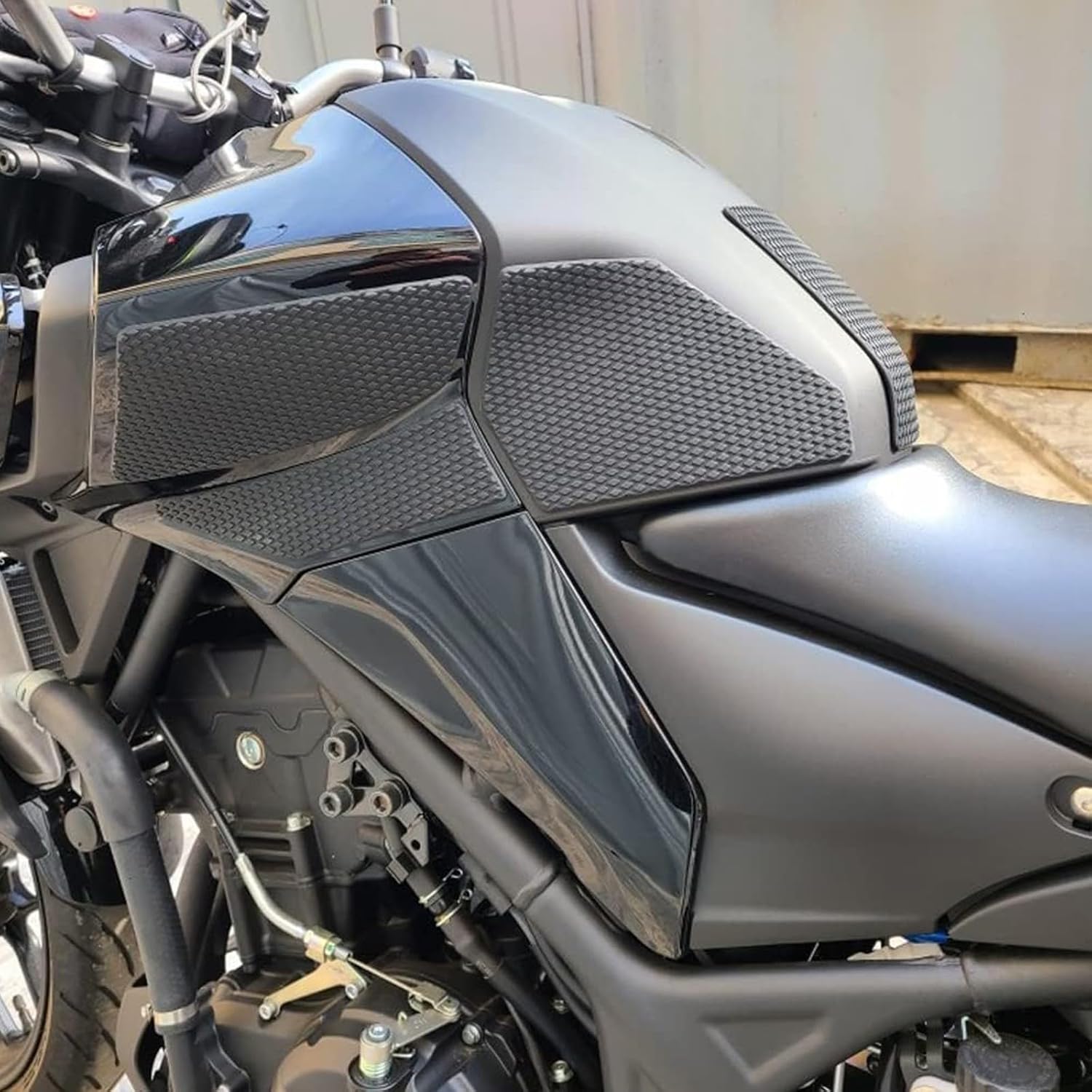 Motorcycle Tank Pad Protector, Motorcycle Side Fuel Tank Pad Protector Stickers Decal Non-Slip Gas Knee Grip Traction Pad Tankpad Compatible with Yamaha MT03 MT-03 MT25 MT-25 2020-2023