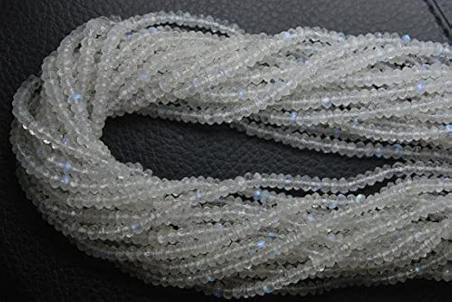Pierre de lune arc-en-ciel bleue en perles rondelles régulières 3,5-4mm sans défaut
