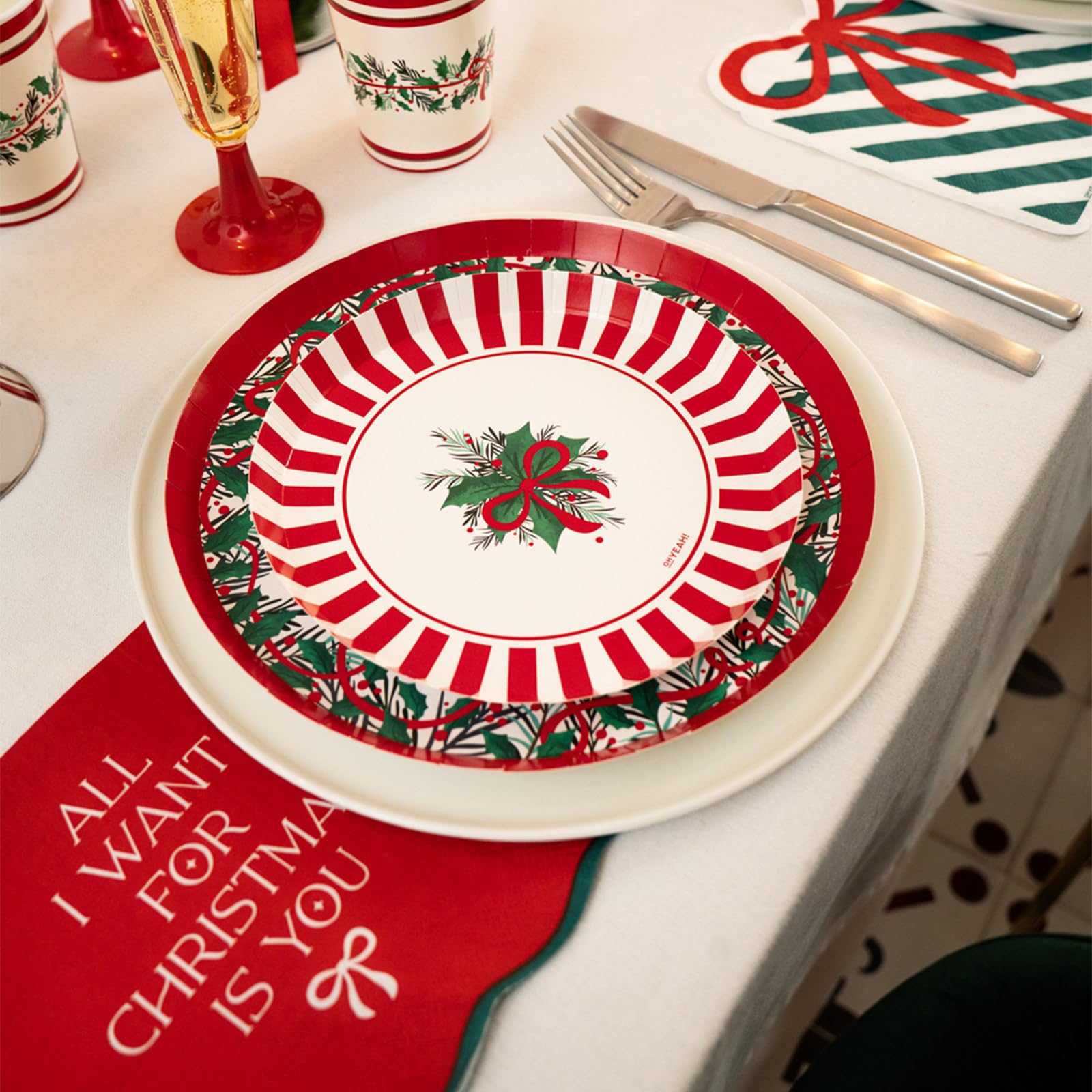 OH YEAH - Kit Vajilla Navidad 12 Personas All I Want - 72 Piezas - Platos, Vasos, y Servilletas Desechables - Temática Navideña - Cenas Navideñas, Reuniones Familiares y Fiestas de Fin de Año