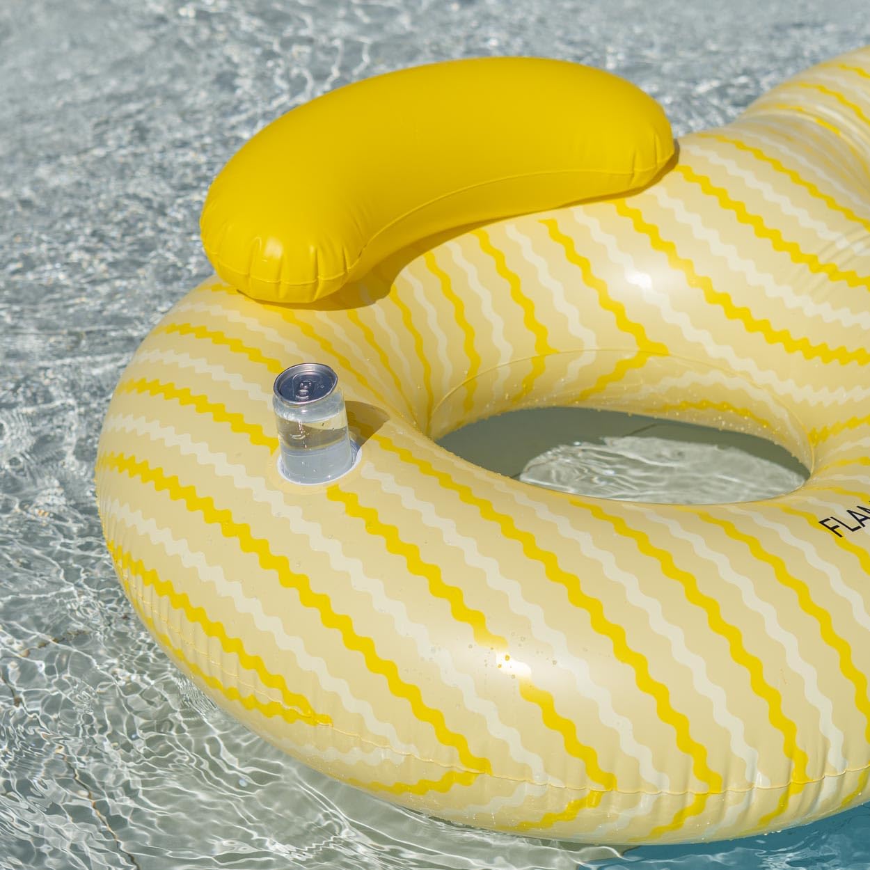 DONUTBUOY - Bouée Gonflable Géante Forme Donut 105 Cm Mulitcolore Pour Enfants Et Adultes Piscine Ou Plage 3760192618786 DONUTBUOY - Bouée Gonflable Géante Forme Donut 105 Cm Mulitcolore Pour Enfants Et Adultes Piscine Ou Plage 3760192618786
