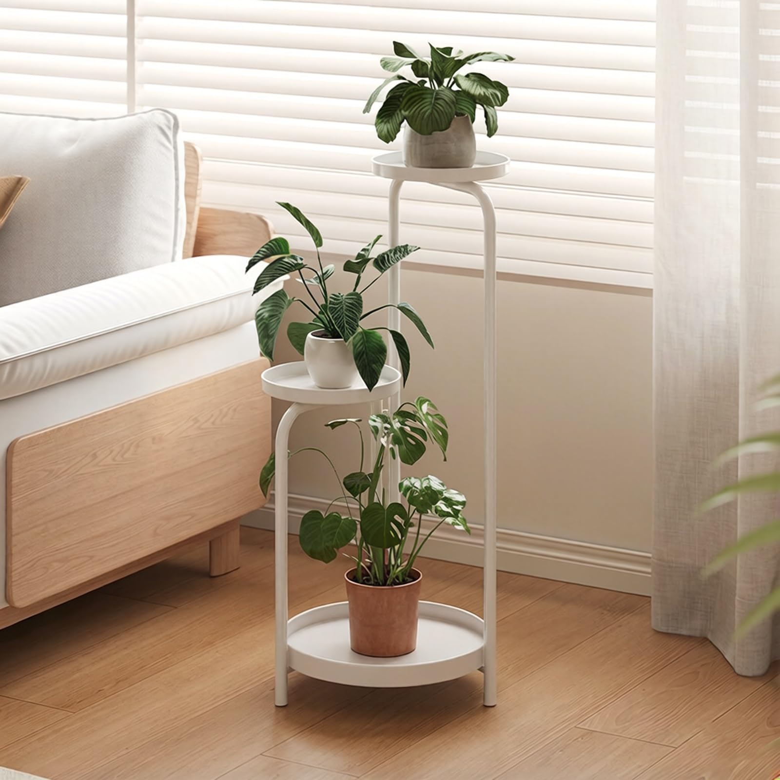 Grand support en fer autoportant pour sublimer les plantes vertes du salon