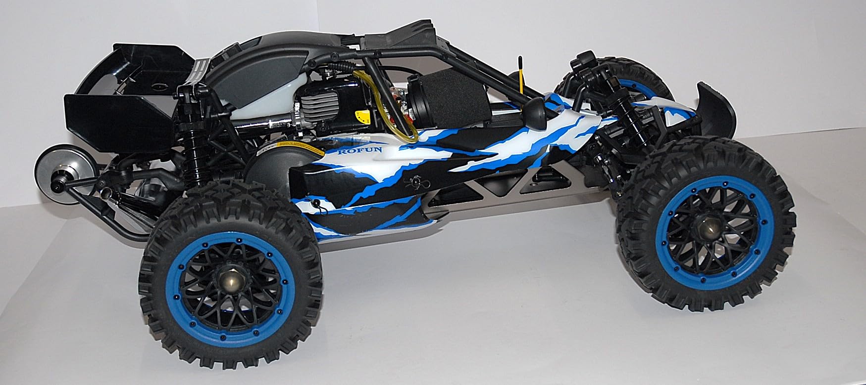 Auto RC 1/5 Baha Baja 29cc Versione Q Passo Corto Blu – Auto RC a Benzina 2WD con Ruotino Anti Ribaltamento – 2.4 GHz