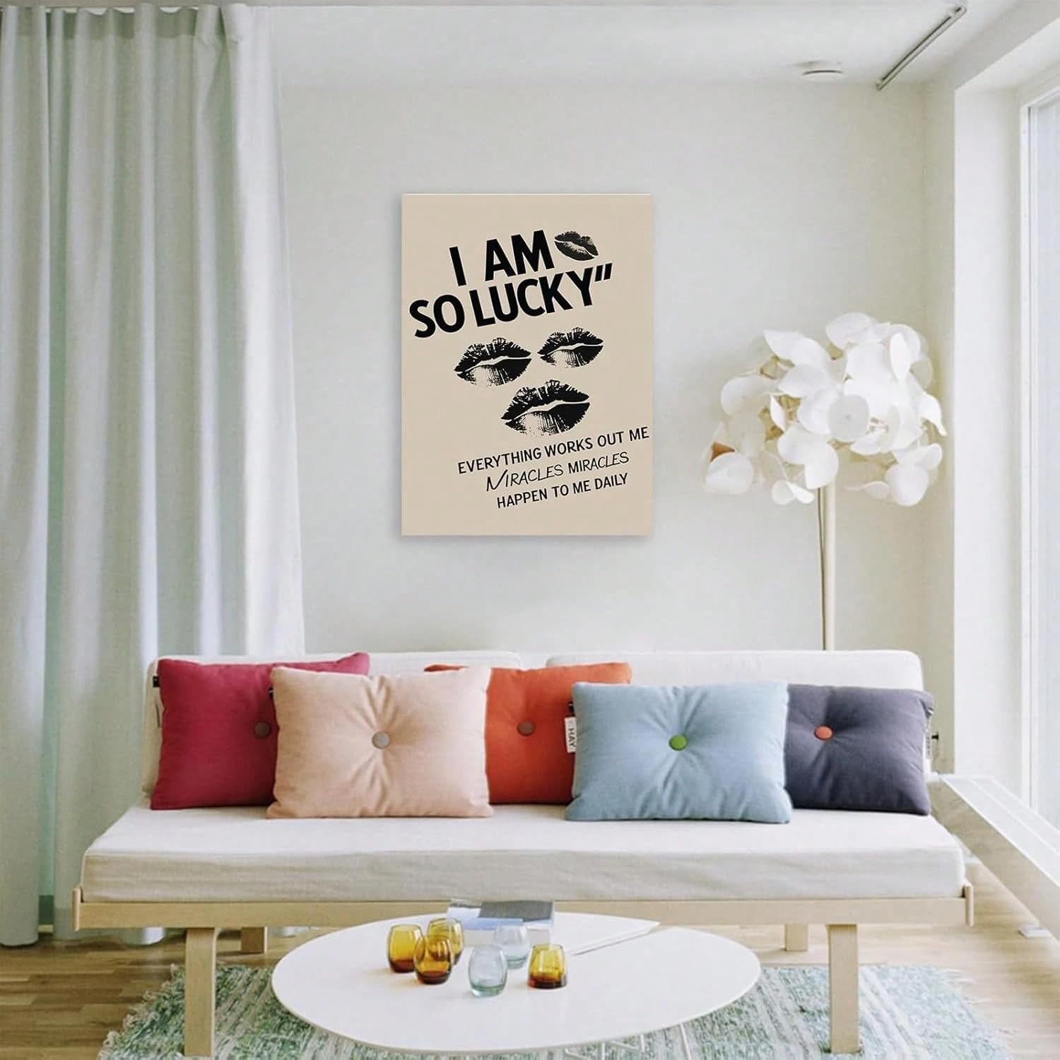 AIHNBF Positive Affirmation Wandbild I Am So Lucky Typografie Kunstdruck Inspirierende Zitate Leinwand Poster Ästhetische Lippen Grafik Moderne Wohndeko für Schlafzimmer Büro Studio 50x75cm