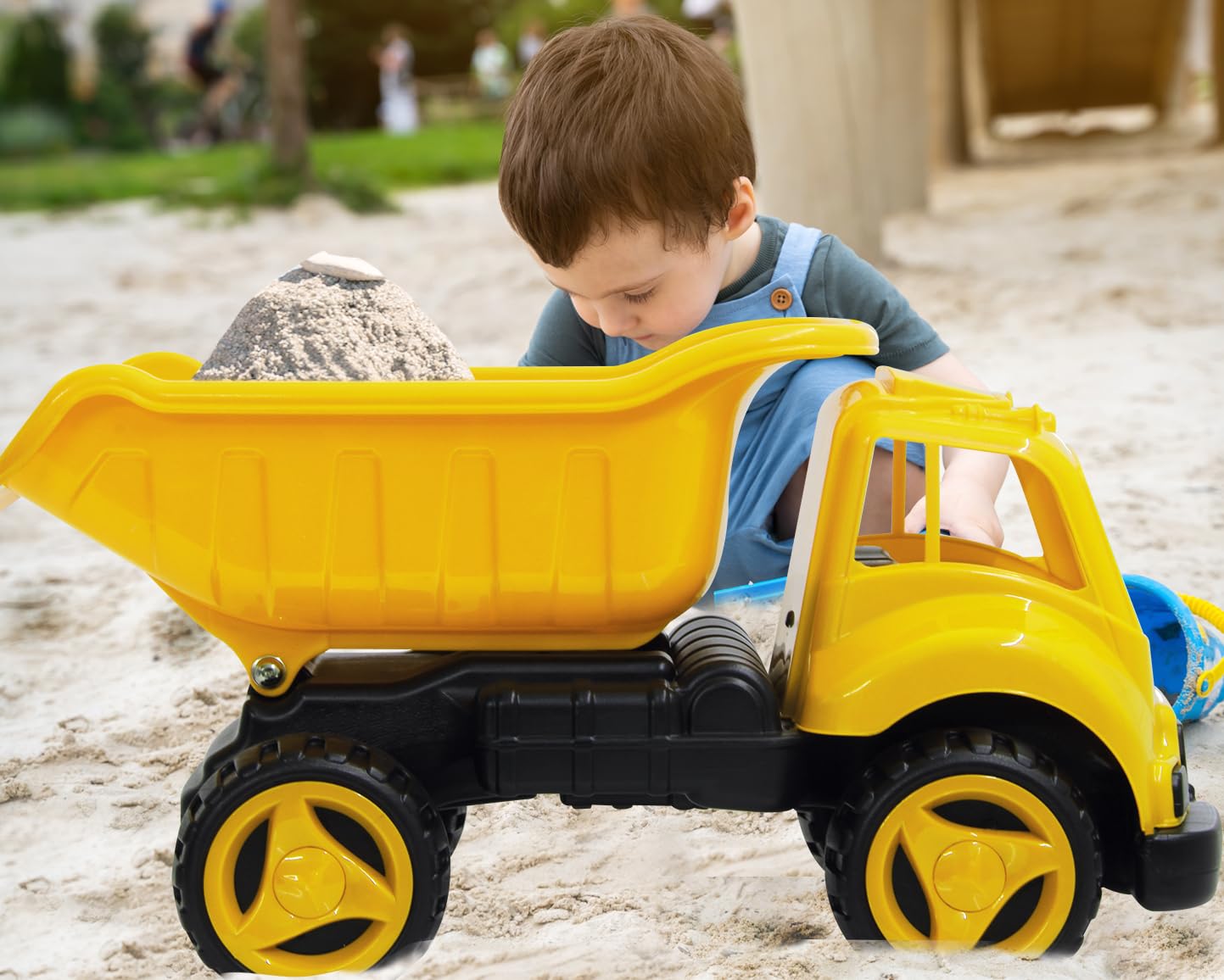 JAMARA 460269 - Sandkastenauto Dump Truck XL - ca. 40 Kg Ladekapazität, Ladefläche kippbar, Robustes Kunststoffgehäuse, gelb