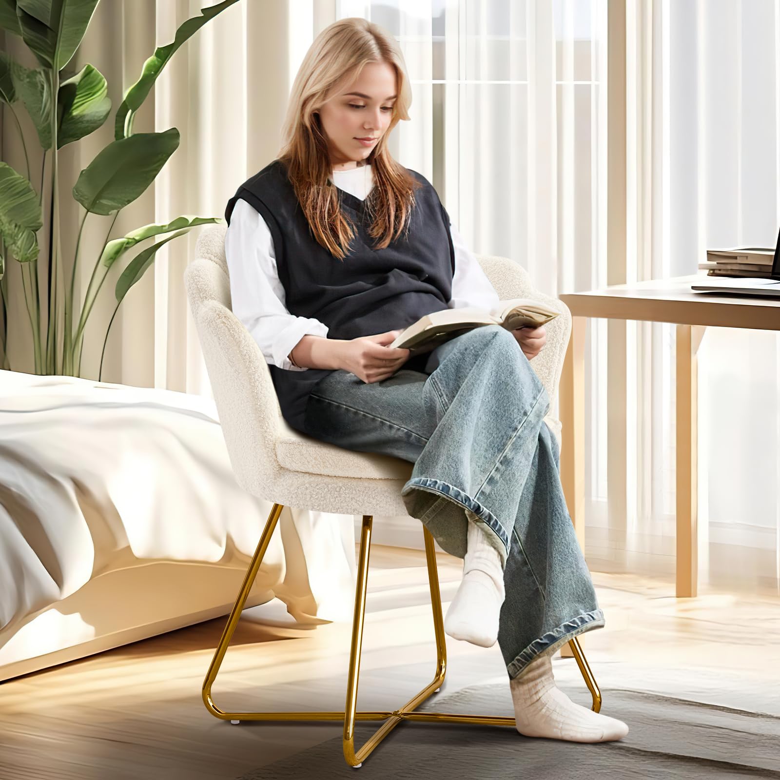 Hellove Silla Sherpa para Tocador y Dormitorio, Sillón Relax de Tela Suave con Piernas Metálicas Doradas, Diseño en Forma de Concha/Floreta, Silla de Maquillaje para Dormitorio/Salón, Blanco