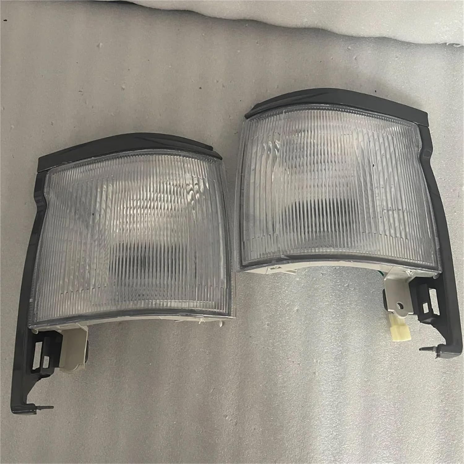 A pair Car Corner light Automobile Turn Signal light Compatible With Toyota Haice RZH112 LH168 1994 1995 1996 1997 1998 1999 2000