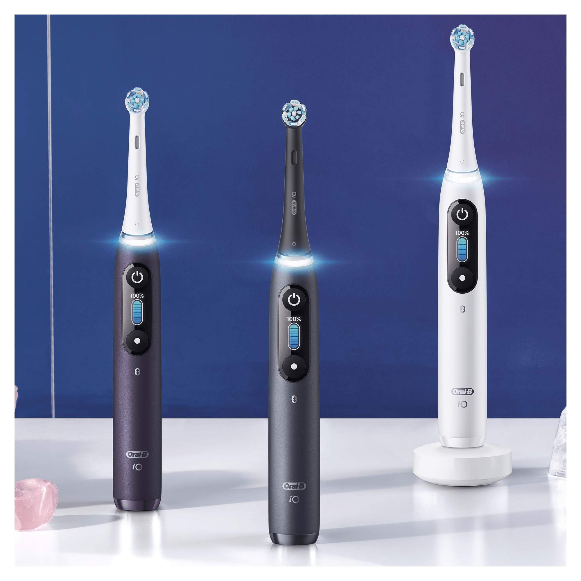 Oral-B iO Series 8s Brosse à Dents Électrique Rechargeable avec 1 Manche Intelligence Artificielle, Noir, 1 Brossette et 1 Pochette Magnétique, 5 Modes Dont Blancheur et Soin des Gencives