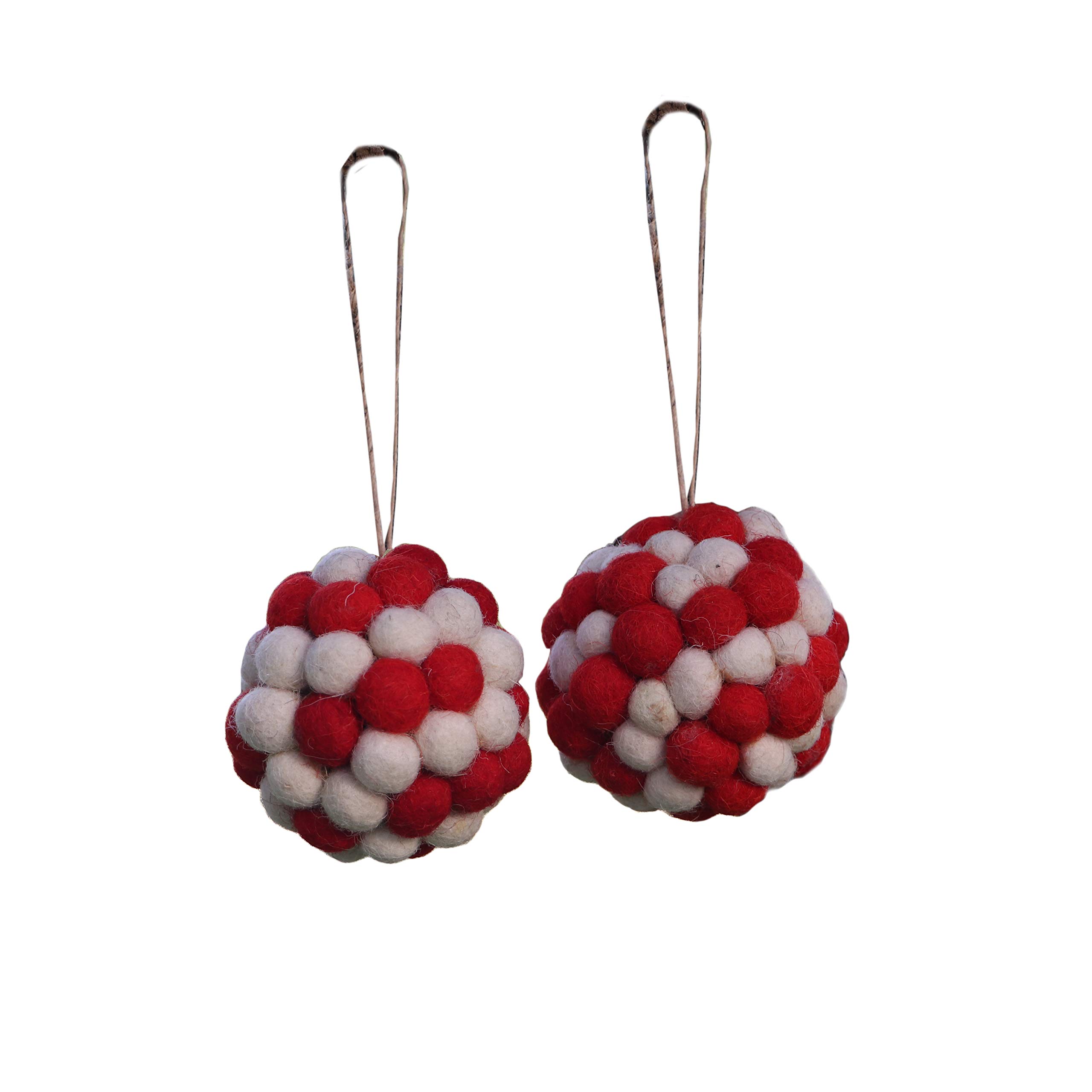 Ornement pompom en feutre fait main De Kulture rouge et creme decoration artisanale de qualite