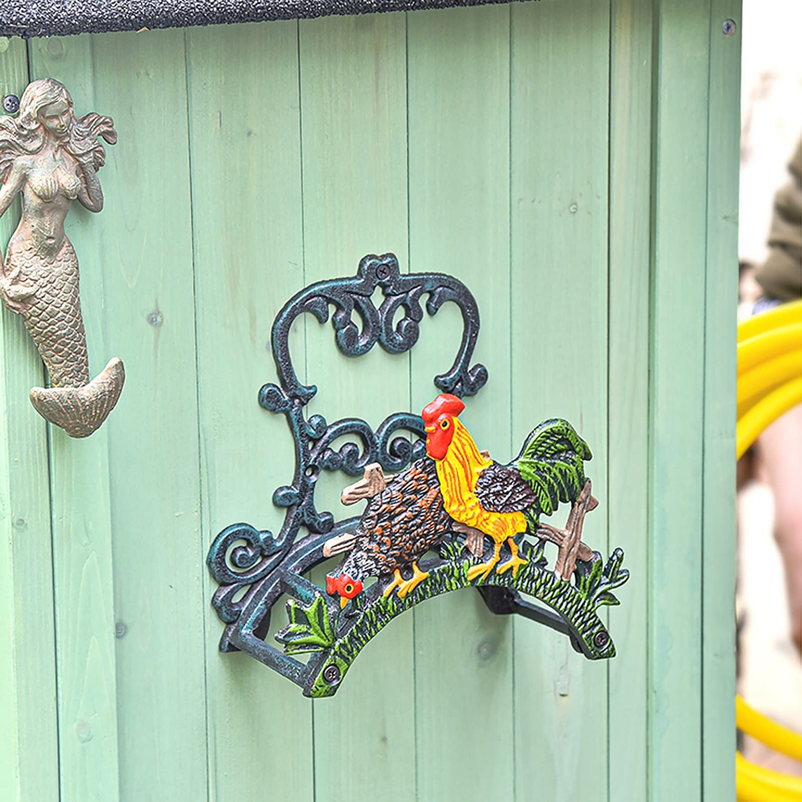 Soporte de manguera de jardín europeo clásico, organizador de tubería de agua de hierro fundido montado en la pared, decoración de pared de casa de campo/villa de campo, diseño de patrón de gallo