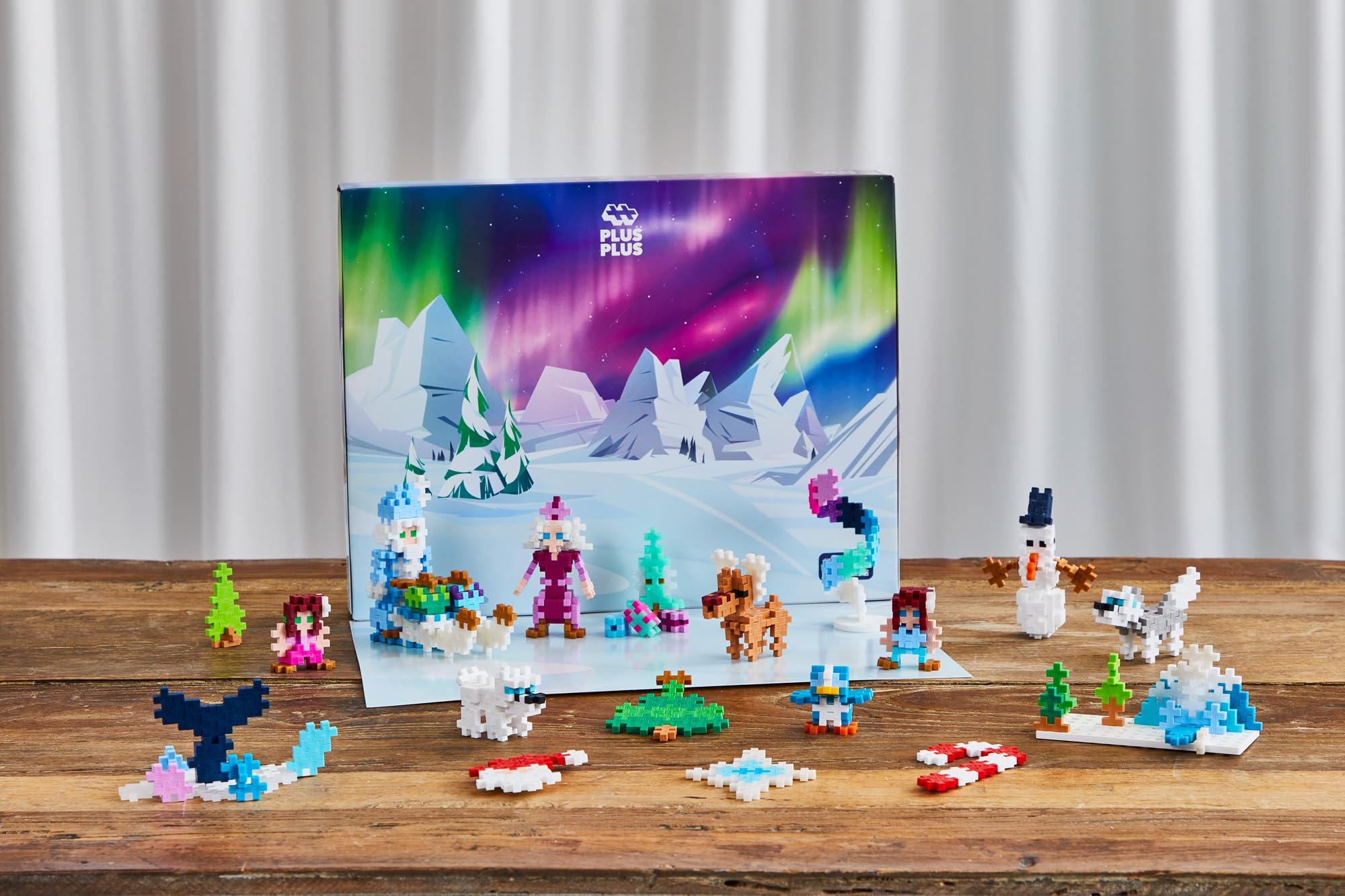 Plus Plus - Adventskalender mit 25 Überraschungen – Bauspiel für Kinder – kreatives Weihnachtsabenteuer mit Anleitung – ca. 600 Teile – für Mädchen und Jungen ab 5 Jahren