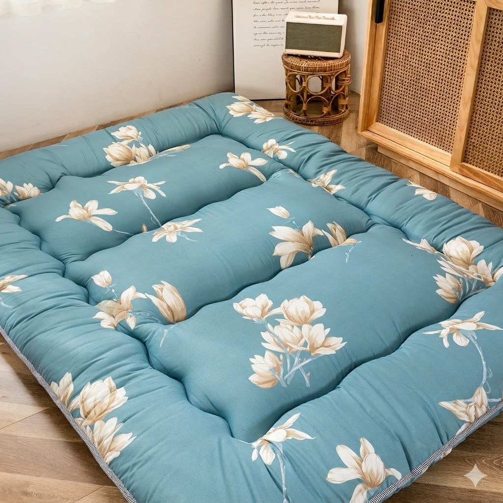 MAXYOYO Colchón japonés de suelo, colchón de futón, tapete de tatami grueso, almohadilla para dormir, plegable, enrollable, colchón para dormitorio, tumbona de suelo, almohada (flor azul, individual)