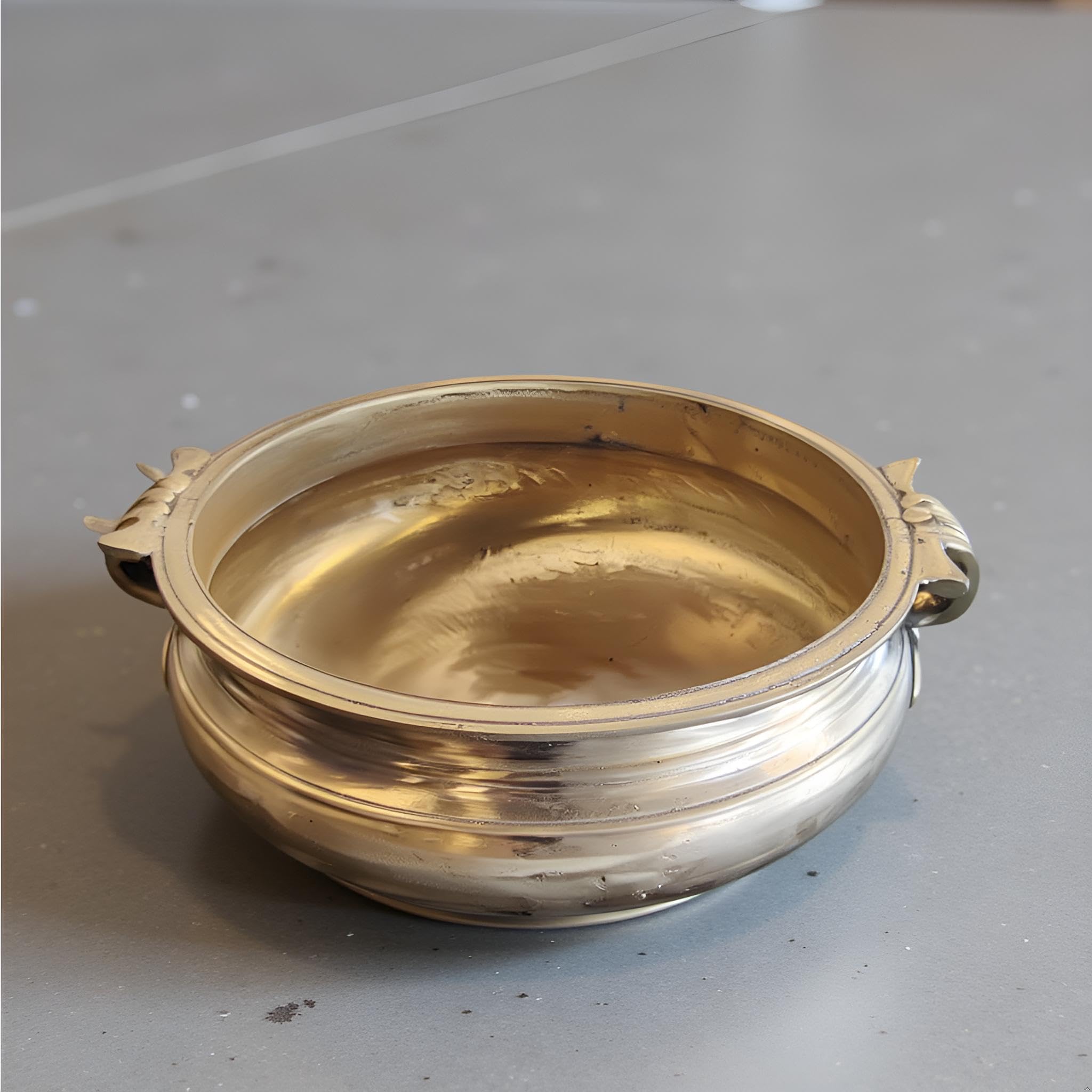 NUTRION Authentic Kerala Antique Temple Bronze Uruli 5 Liter/Varpu for Cooking and Decorartion/Pure Grade Suitable for Acidic and Non Acidic Foods (Copper+Tin)(14 Inch), 7Kg