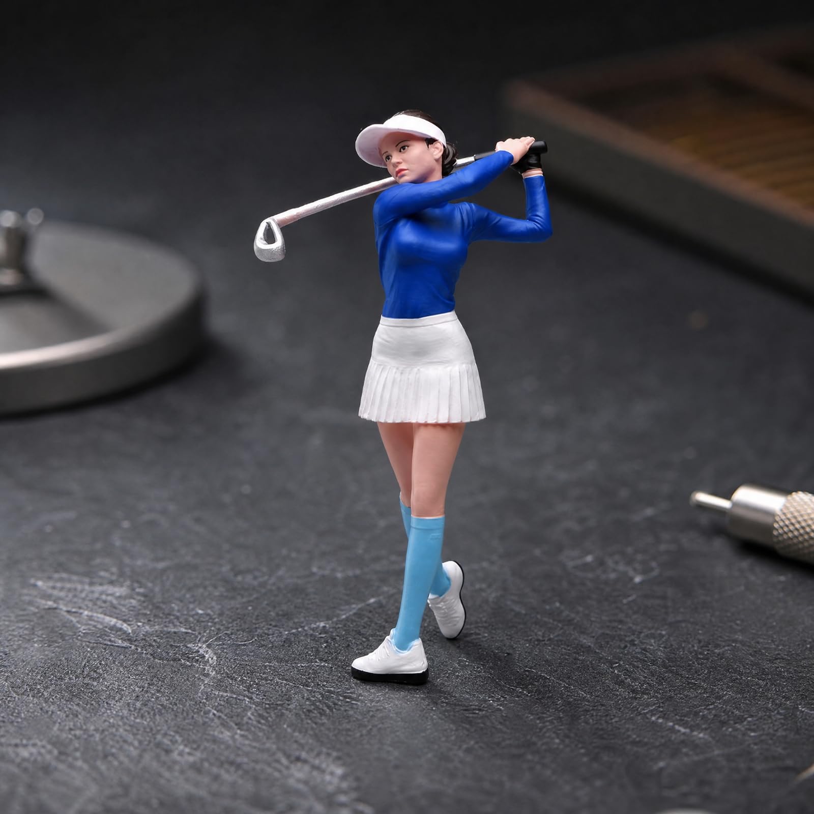 Almencla Figura Resina Pintada a Mano Golfista en Swing Tallada Miniatura Coleccionable Golfista a Escala 1/24 Tallado Figura Golfista Golf