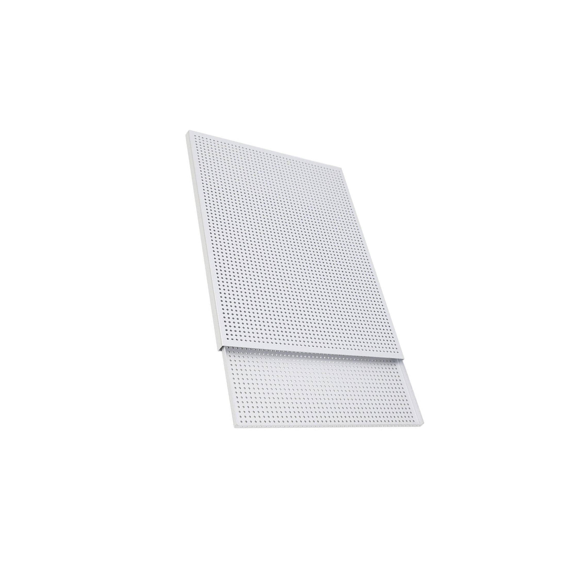 Plaque de cuisson perforée durable assurant un développement optimal de la pâte