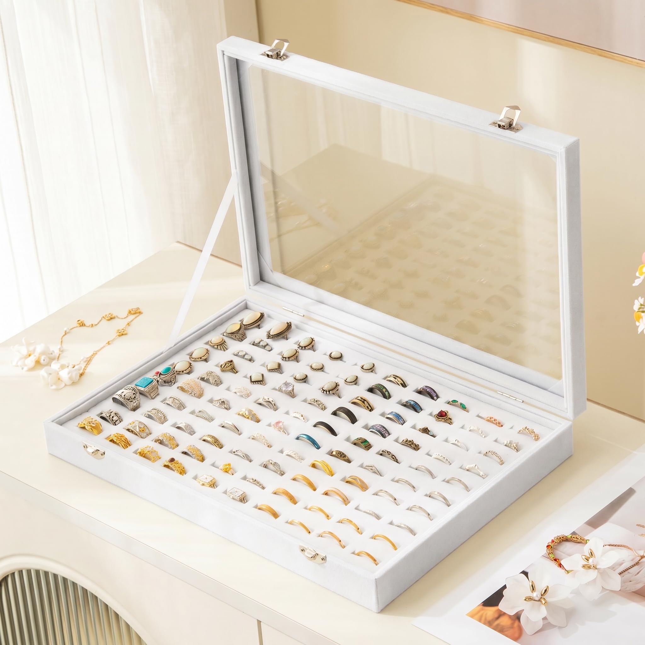 Frebeauty Bandeja organizadora de anillos con 100 ranuras para anillo con tapa transparente, caja de almacenamiento de anillo de terciopelo, bandeja de anillo(Blanco)