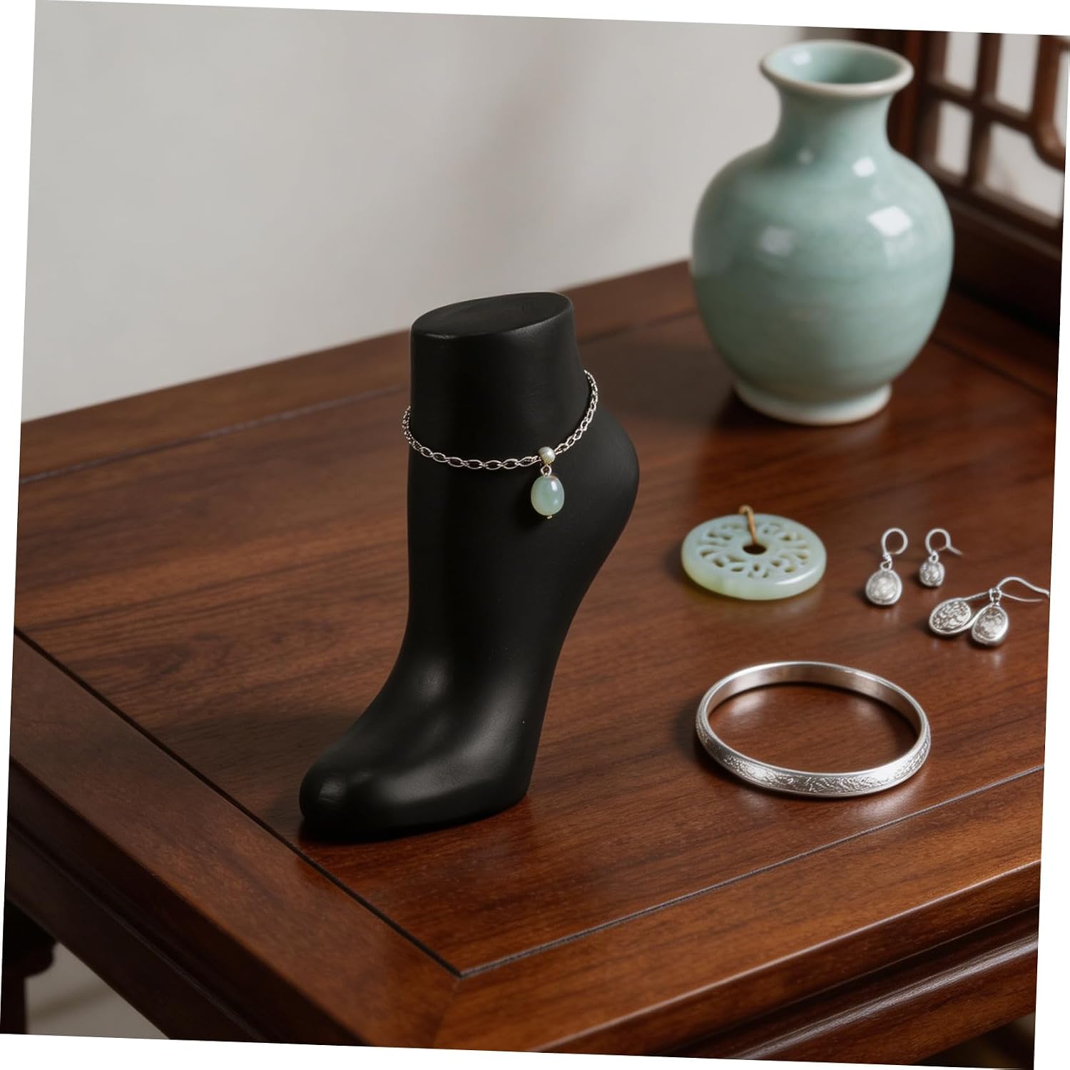 FRCOLOR Resin Mannequin Foot Display Stand for Anklet Bracelet and Sock Jewelry, Black Foot-Shaped Fake Foot Model for Retail and Home Ankle Chain Holder