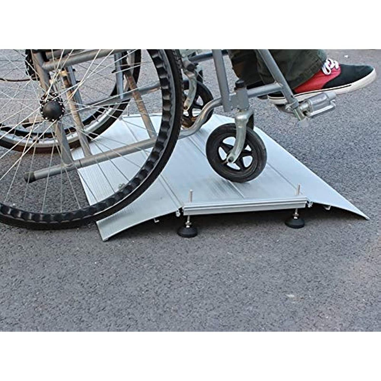 Aluminiowa rampa dla wózków inwalidzkich do schodów i skuterów mobilnych Powierzchnia antypoślizgowa Łatwy dostęp Rampa progowa przejściowa