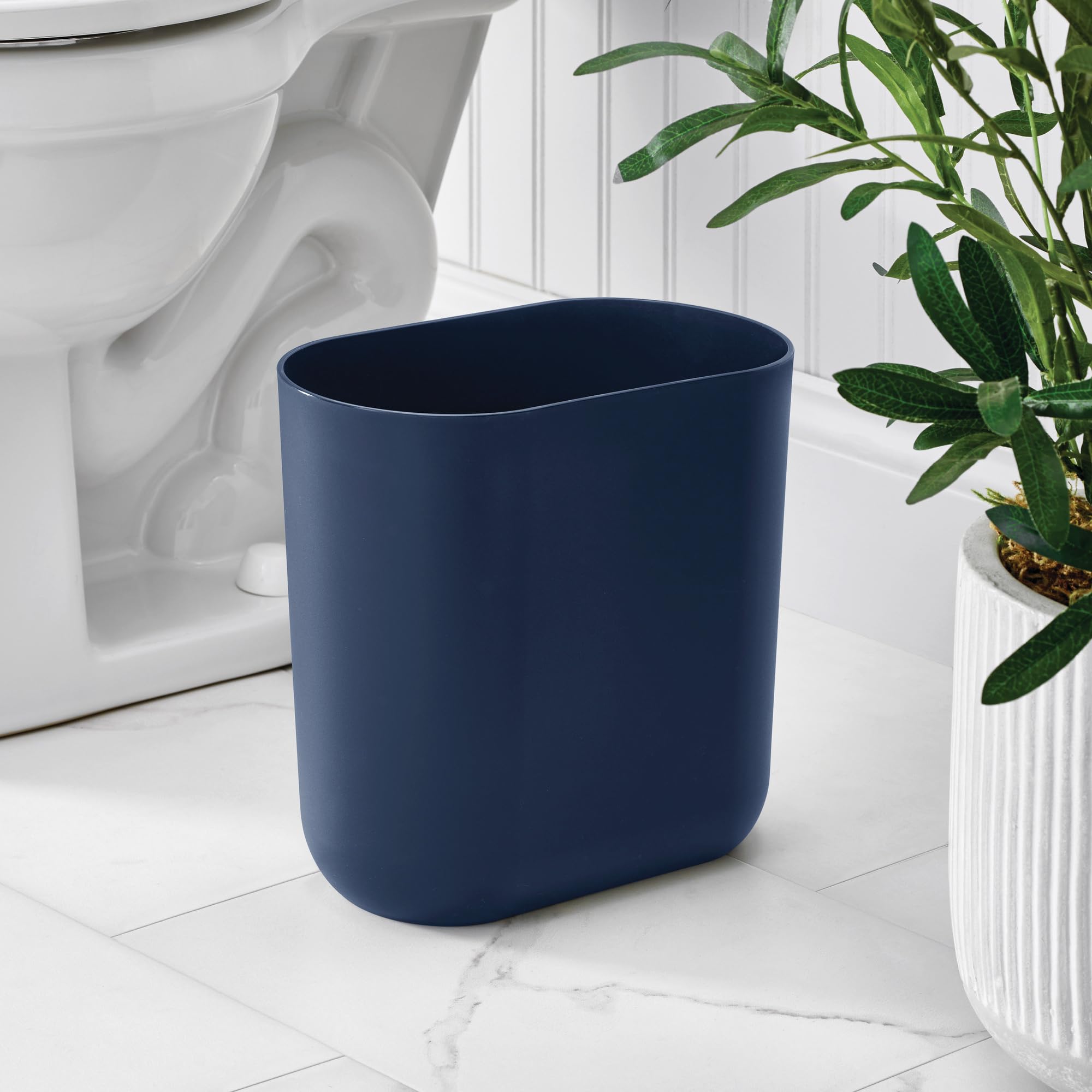 iDesign - Cubo de basura pequeño y delgado de plástico para baño, cubo de basura para dormitorio, oficina, escritorio, dormitorio, paquete de 2, azul marino