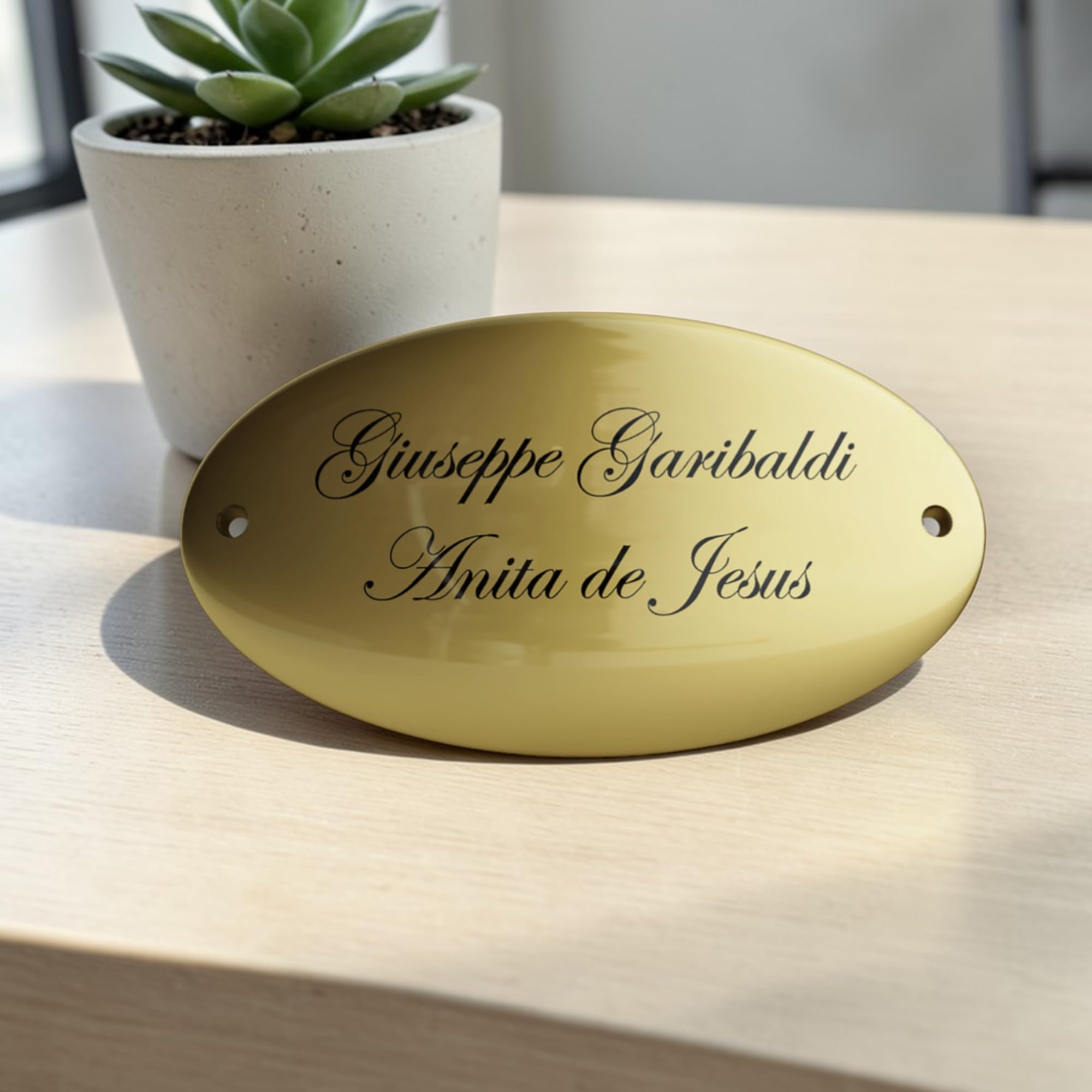 Targa Porta in Ottone Lucido Personalizzata 13x7,5 cm – Targhetta Incisa per Nome, Numero Civico o Studio Professionale – Ideale per Casa, Ufficio e Hotel, Esposizione Codice CIN e CIR