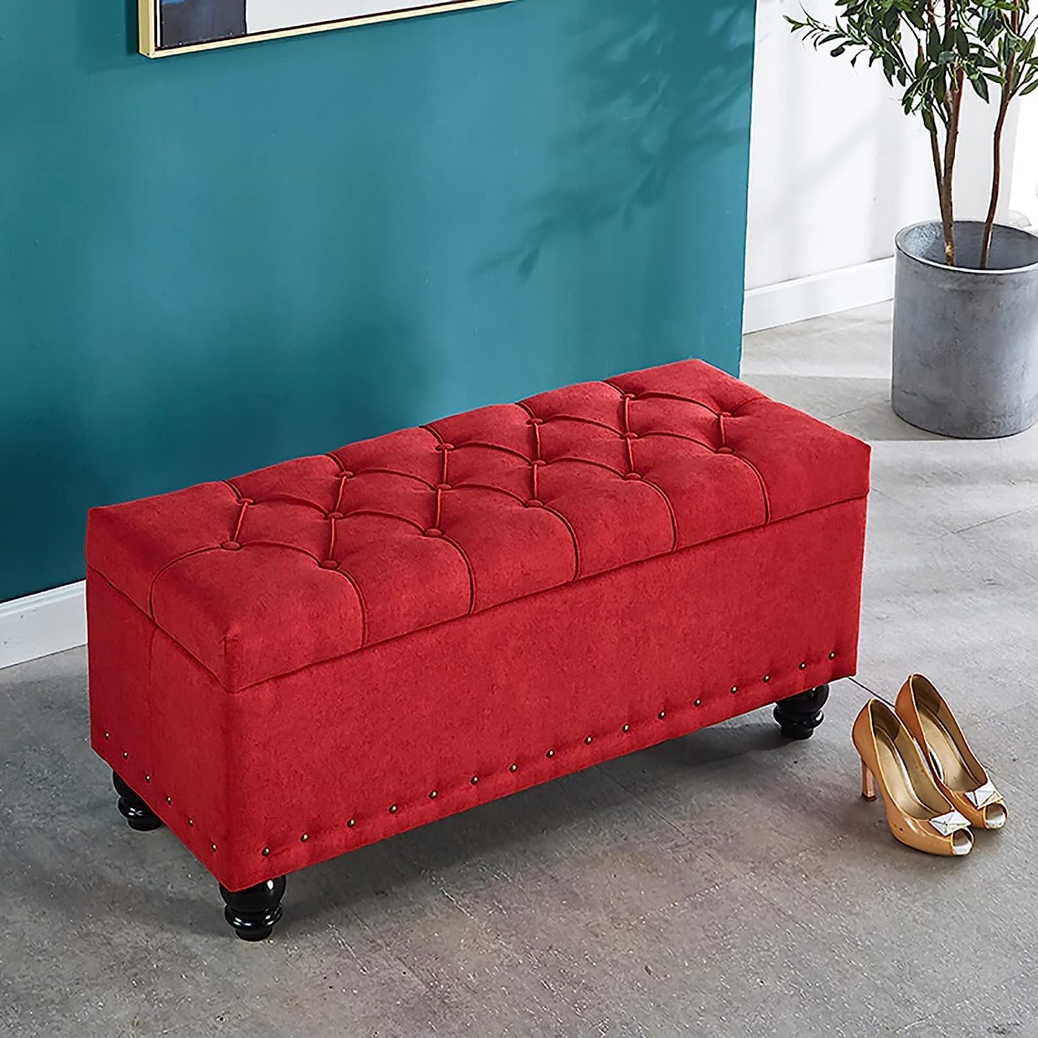 Banc de bout de lit avec rangement rouille pour optimiser l'espace du salon