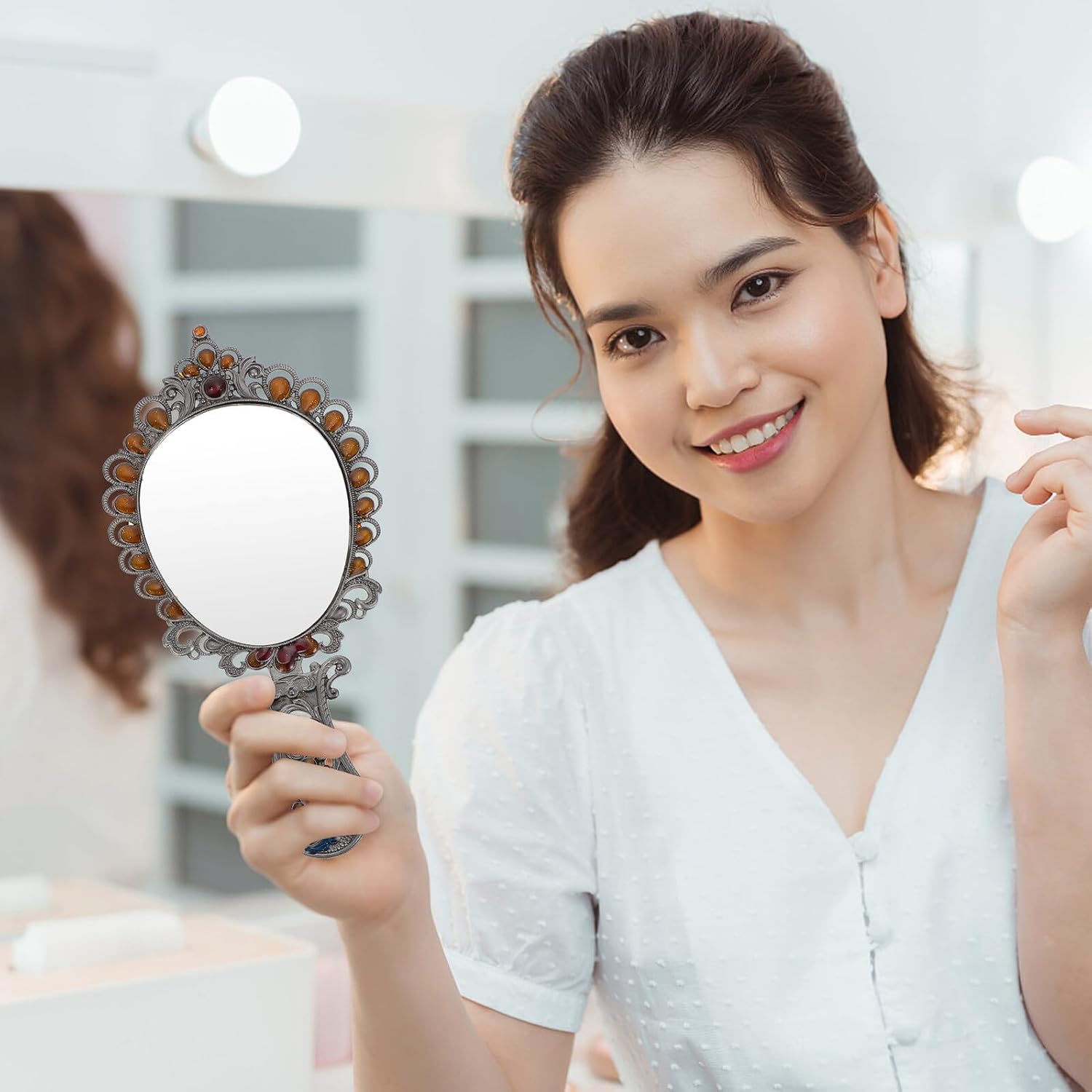 BESTYASH Portable Handheld Makeup Mirror and Comb Set, Vintage Embossed Peacock Design, Foldable Mini Vanity Mirror for Travel and Business Trips, 2pcs Compact Beauty Tool image 3