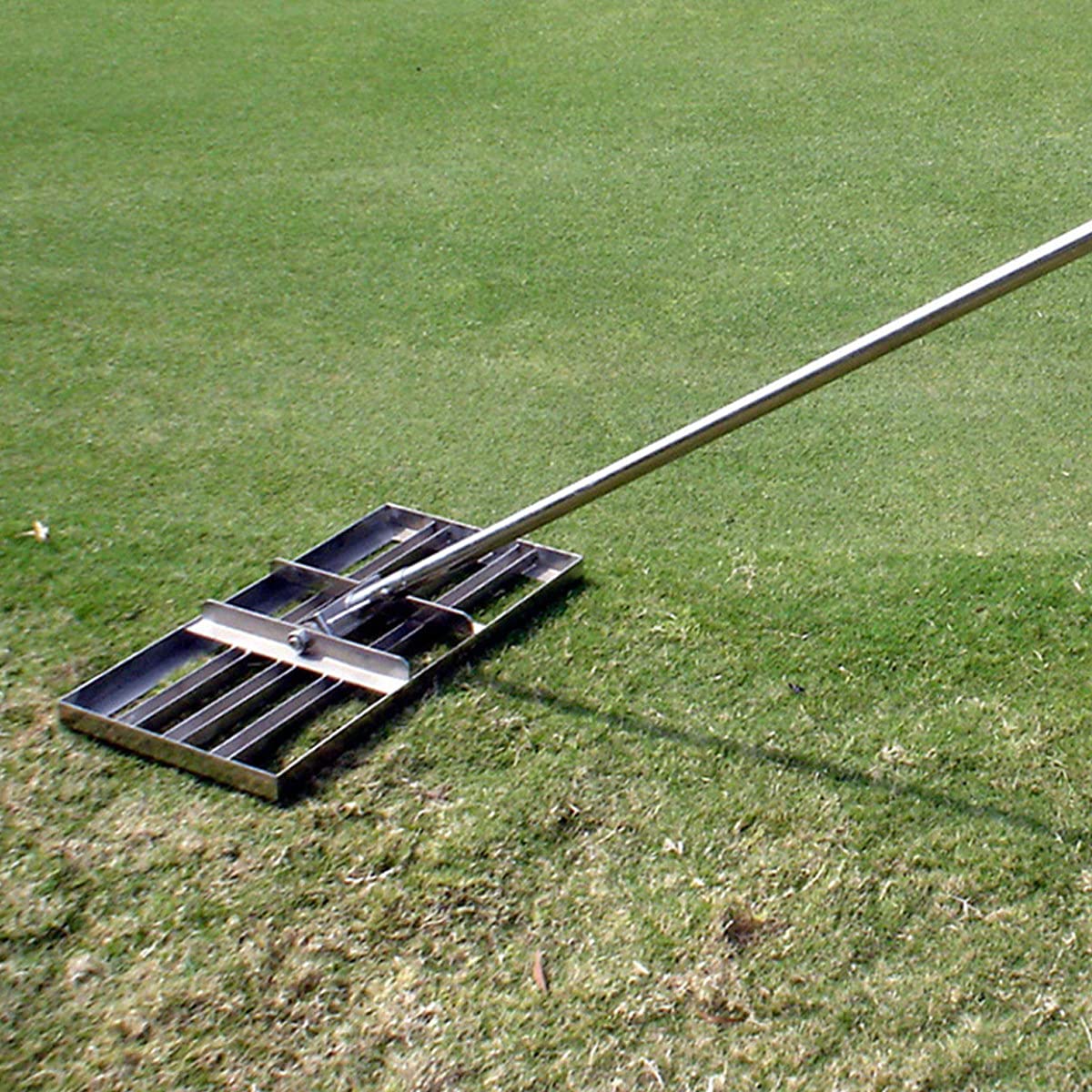Grabie do wyrównywania trawnika 50 * 25 cm, wytrzymałe narzędzie do poziomowania trawnika ze stali nierdzewnej o dużej pojemności, sprzęt golfowy, narzędzie do wyrównywania trawnika z uchwytem o dłu