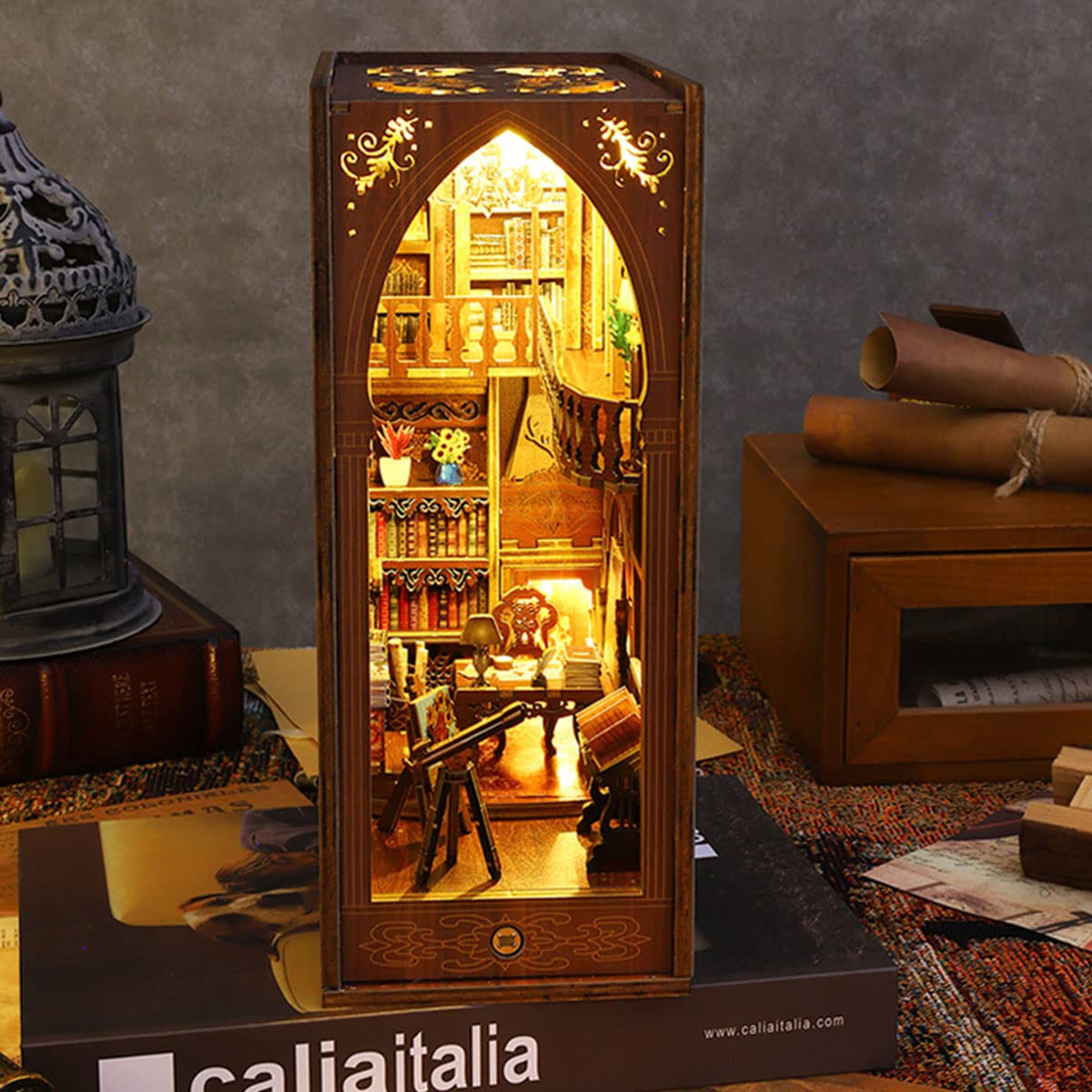 Kit Book Nook MINI-109 – Maqueta 3D De Rincón De Libros Para Montar, Sujetalibros Decorativo Con Luces, Regalo DIY Para Halloween O Navidad, +14 Años