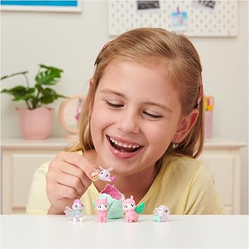 Hatchimals Rainbowcation Family Surprise Single Pack with 1 Little Kid CollEGGtibles Collectible Figure or 2 Babies, Surprise Toy for Girls from 5 Years