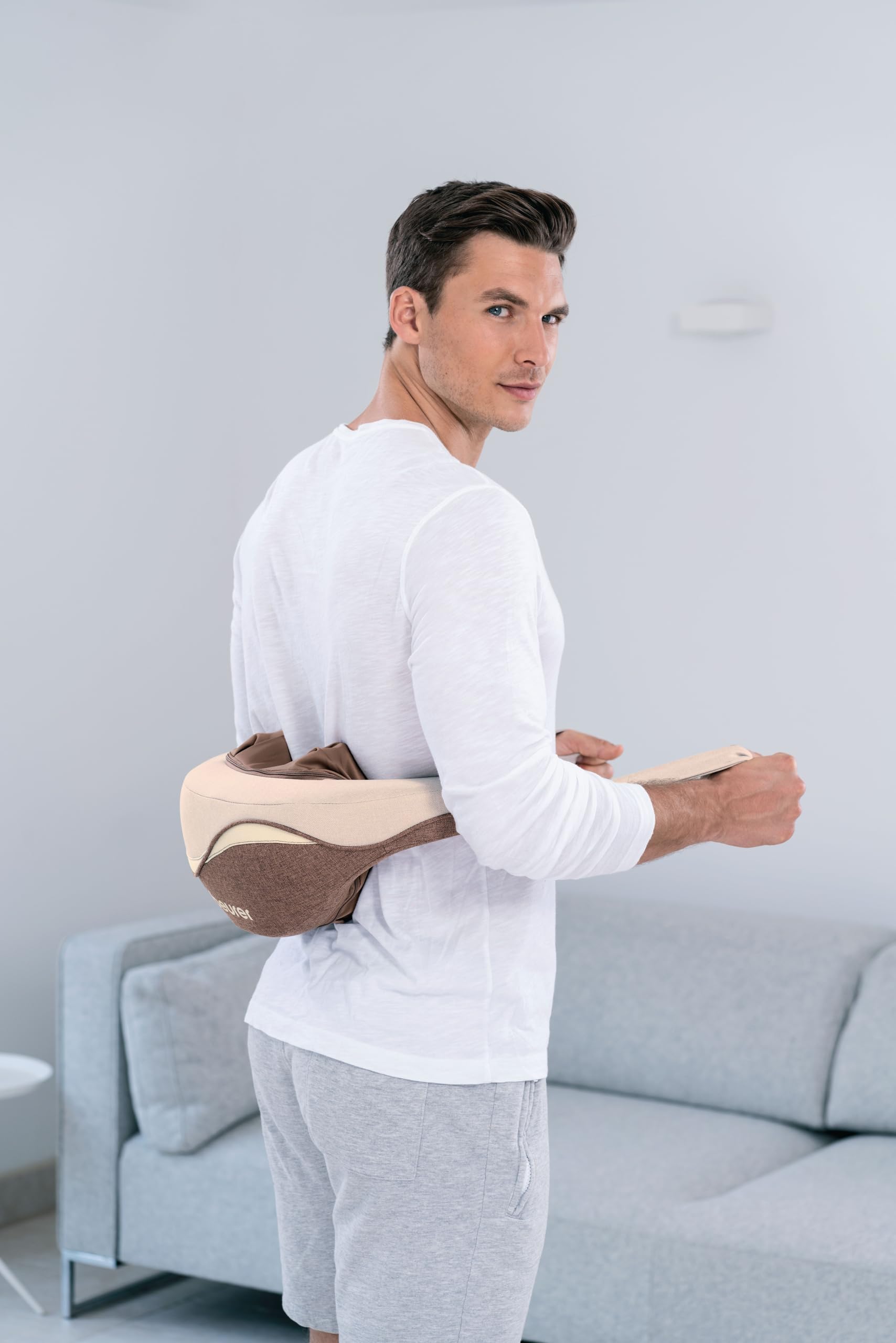 Beurer MG 153 Nacken-Massagegerät, handsimulierende Knet-Massage für Nacken, Schultern und Beine, mit Wärmefunktion und Abschaltautomatik