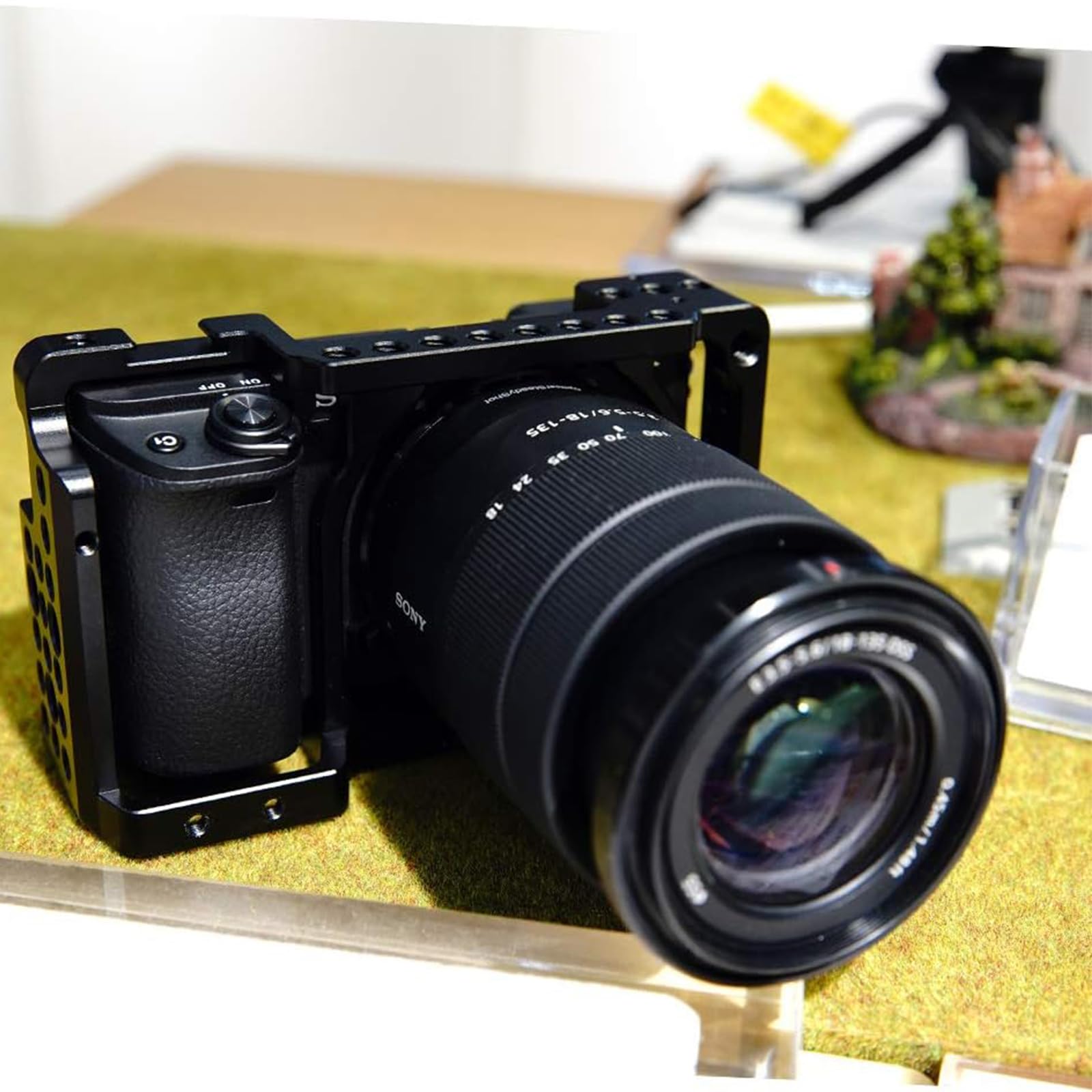 NICEYRIG Aluminium Kamera Käfig für So-ny A6100 A6400 A6300 A6000 NEX7 mit 1/4” Gewinde und Cold Shoe