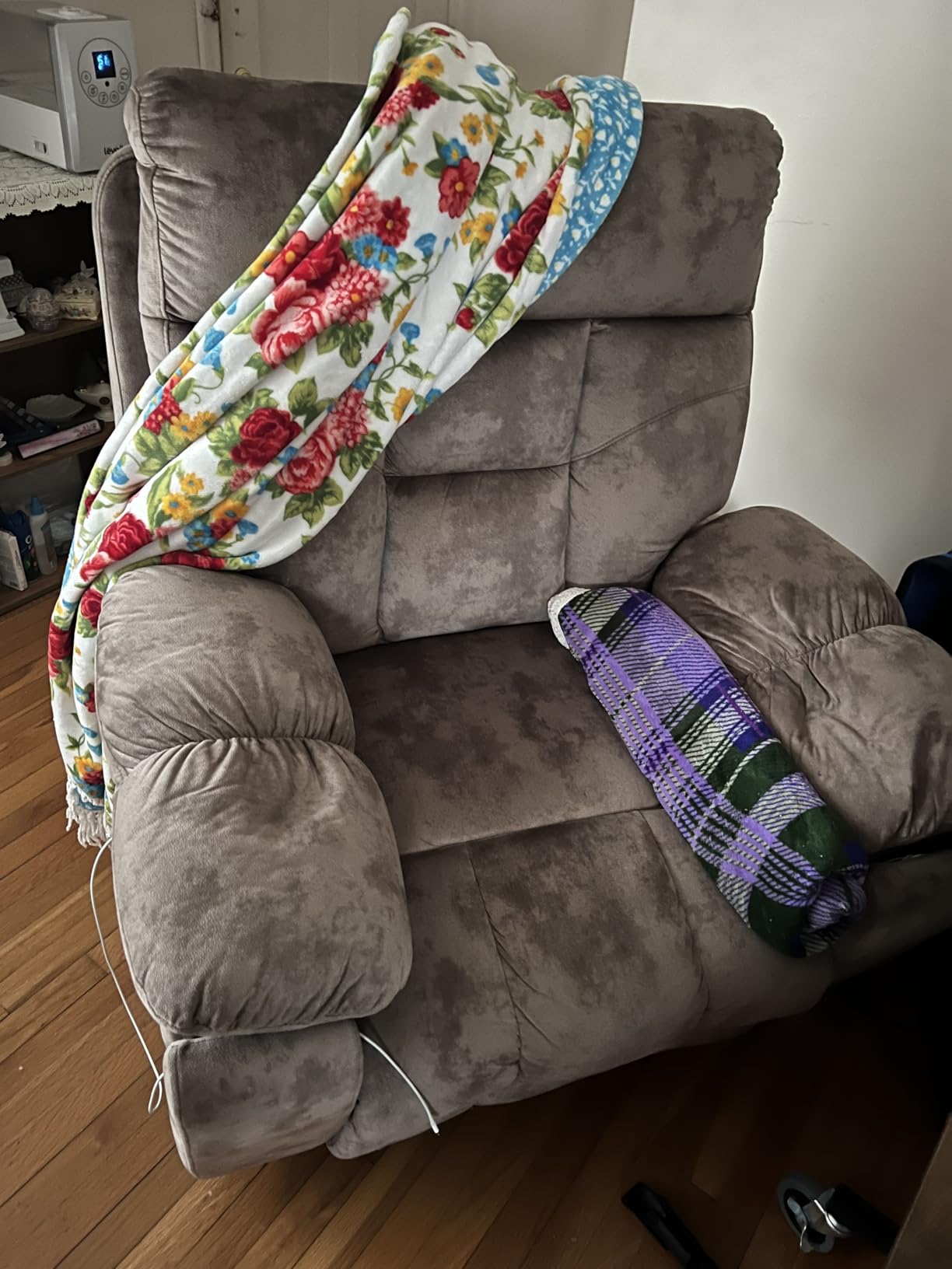 CANMOV recliner in home setting