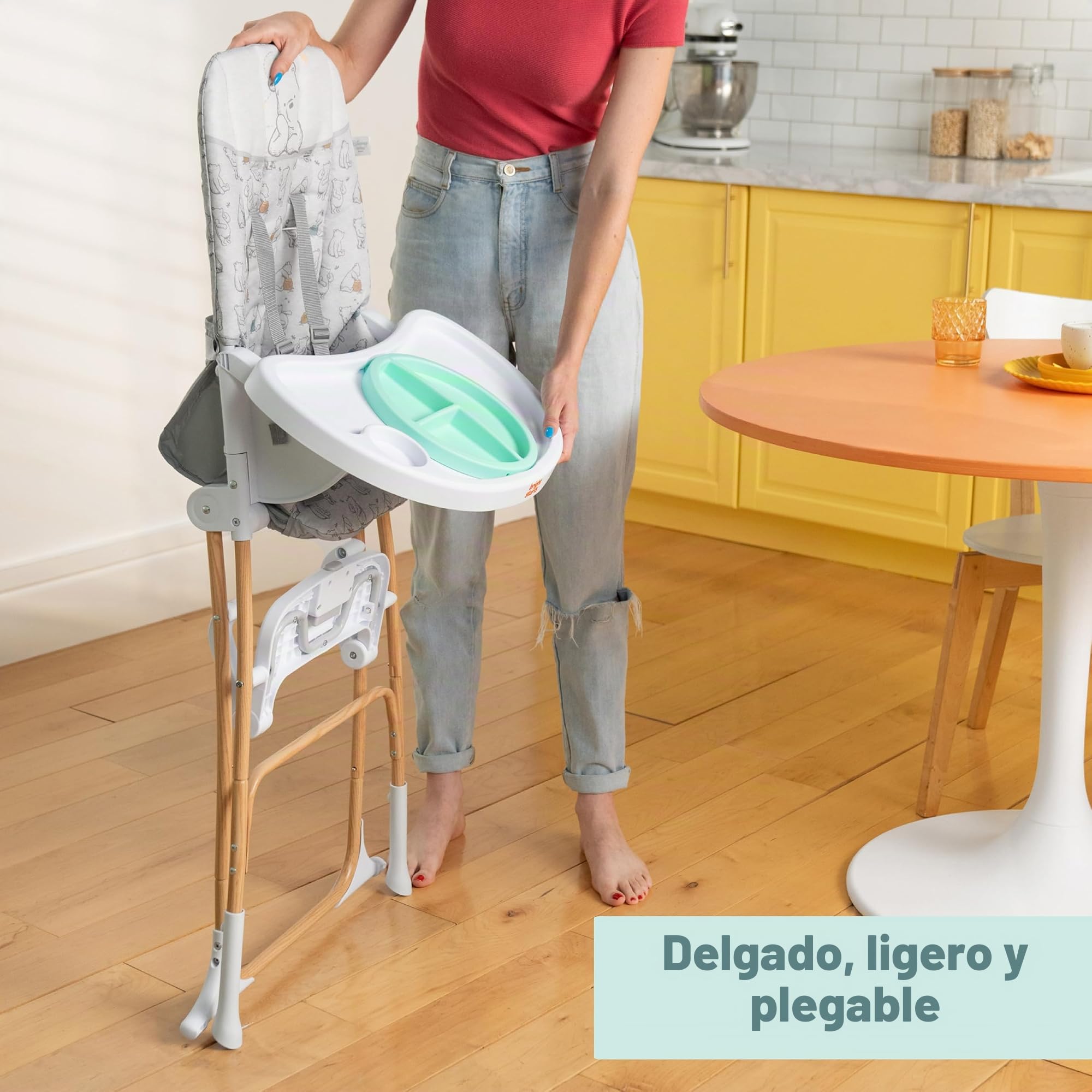 Bright Starts y Disney Baby, Trona Compacta y Plegable con Temática de Winnie the Pooh, Plato Apto para Alimentos, Arnés de 5 Puntos, Unisex, Patrón Classic Pals, Para Bebés a Partir de 6 Meses
