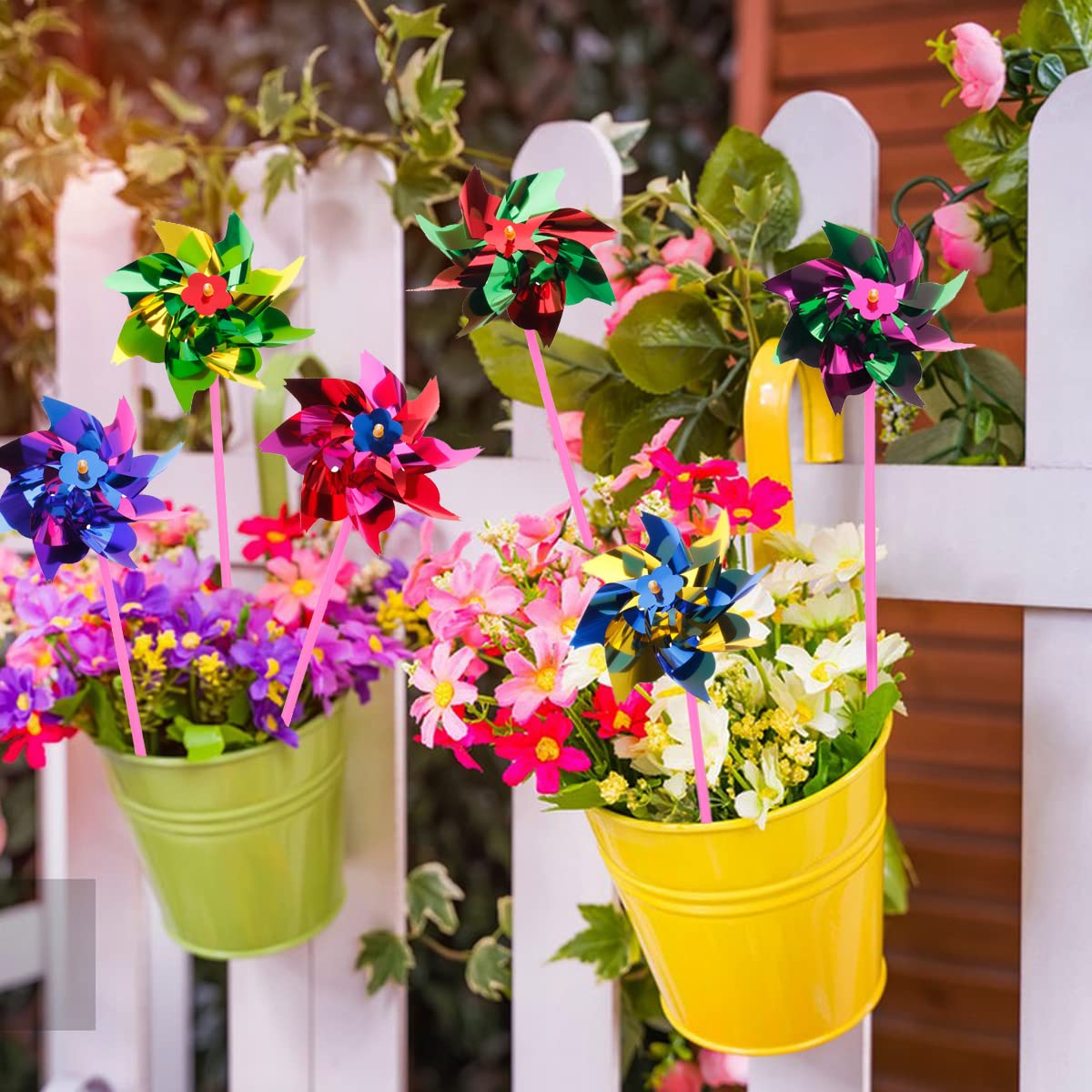 QINERSAW 100 Pezzi Girandole Colorate Girandole in Plastica Arcobaleno Girandole da Giardino Girandole Bambini per Prato da Giardino, Fai da te, per Feste di Bambini