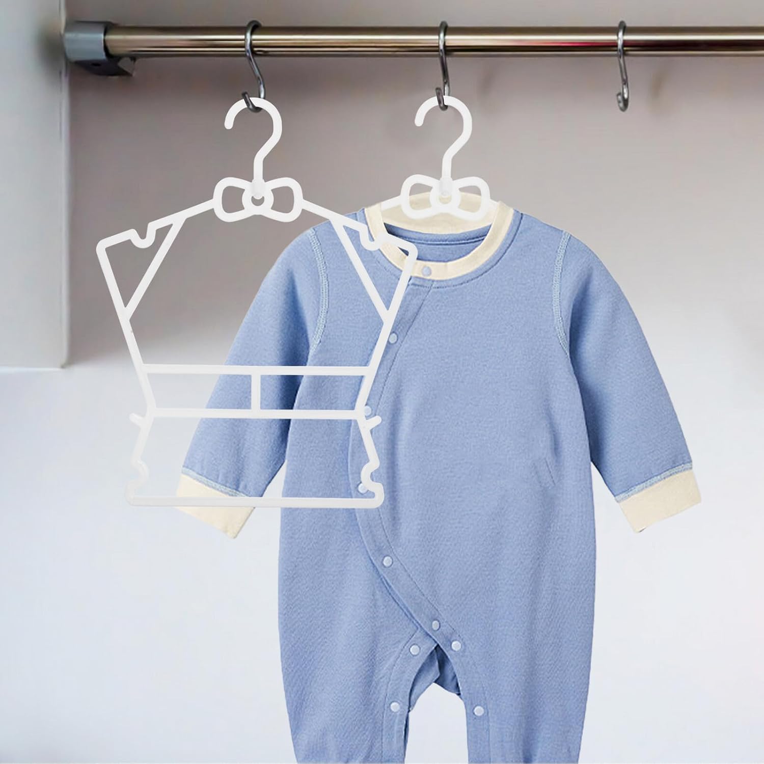 FUOYLOO 10pcs Plastic Hangers Nursery Clothes Hangers Garment Organizer Compact White Childrens Clothing Rack for Closet and Laundry Drying