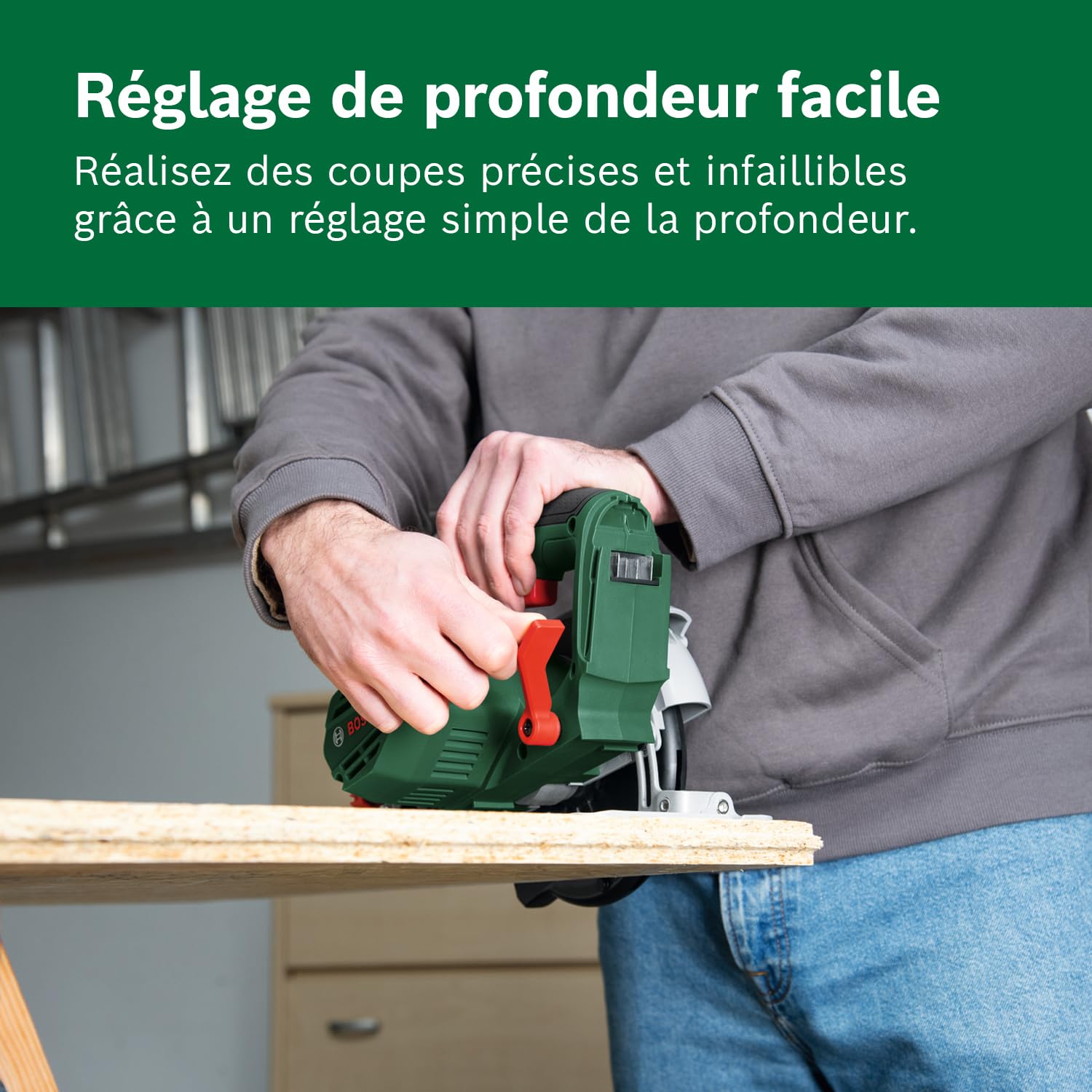Bosch 18V System scie circulaire sans fil EasyCirc 18V-48 (découpe de bois et dérivés jusqu’à 48 mm ; avec adaptateur d’aspiration, butée parallèle)