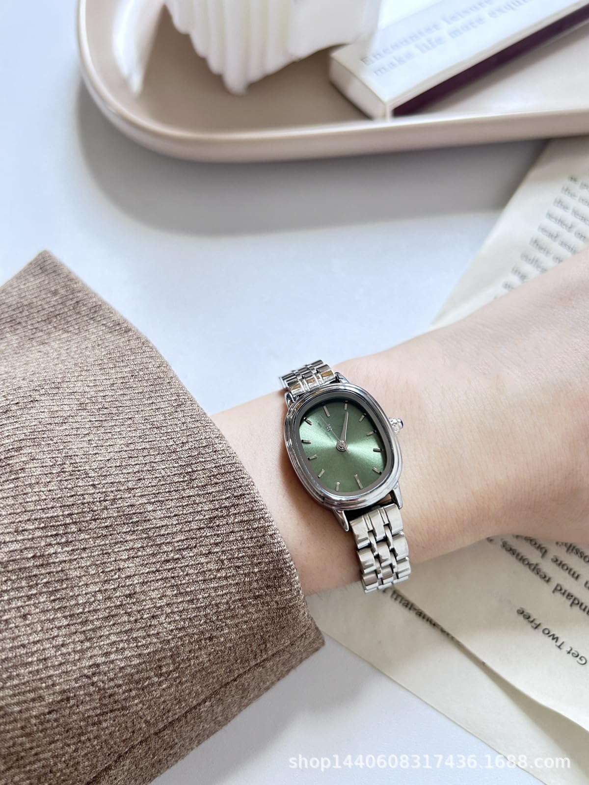Orologio da polso da donna, ovale, minimalista, al quarzo, con quadrante piccolo, in acciaio inox, sottile, stile casual