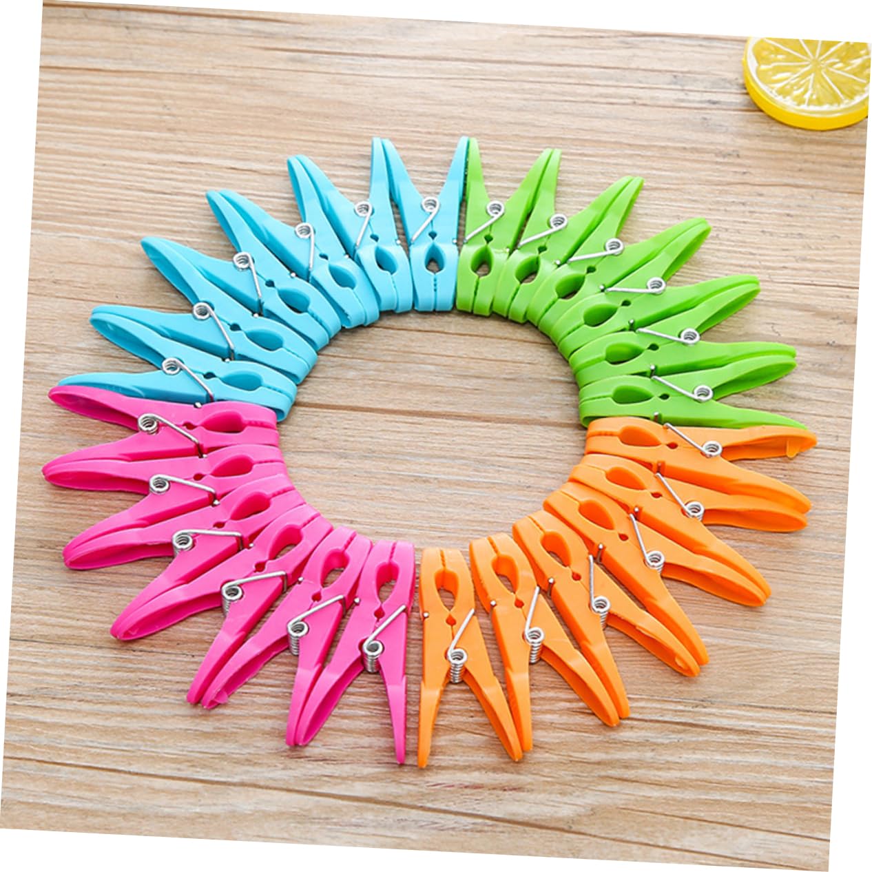 KOMBIUDA 96pezzi Mollette per Bucato Colorate Grandi e Resistenti in Plastica Antiscivolo Attacco per Lenzuola Trapunte Vestiti e Uso Interno ed Esterno Colore Casuale