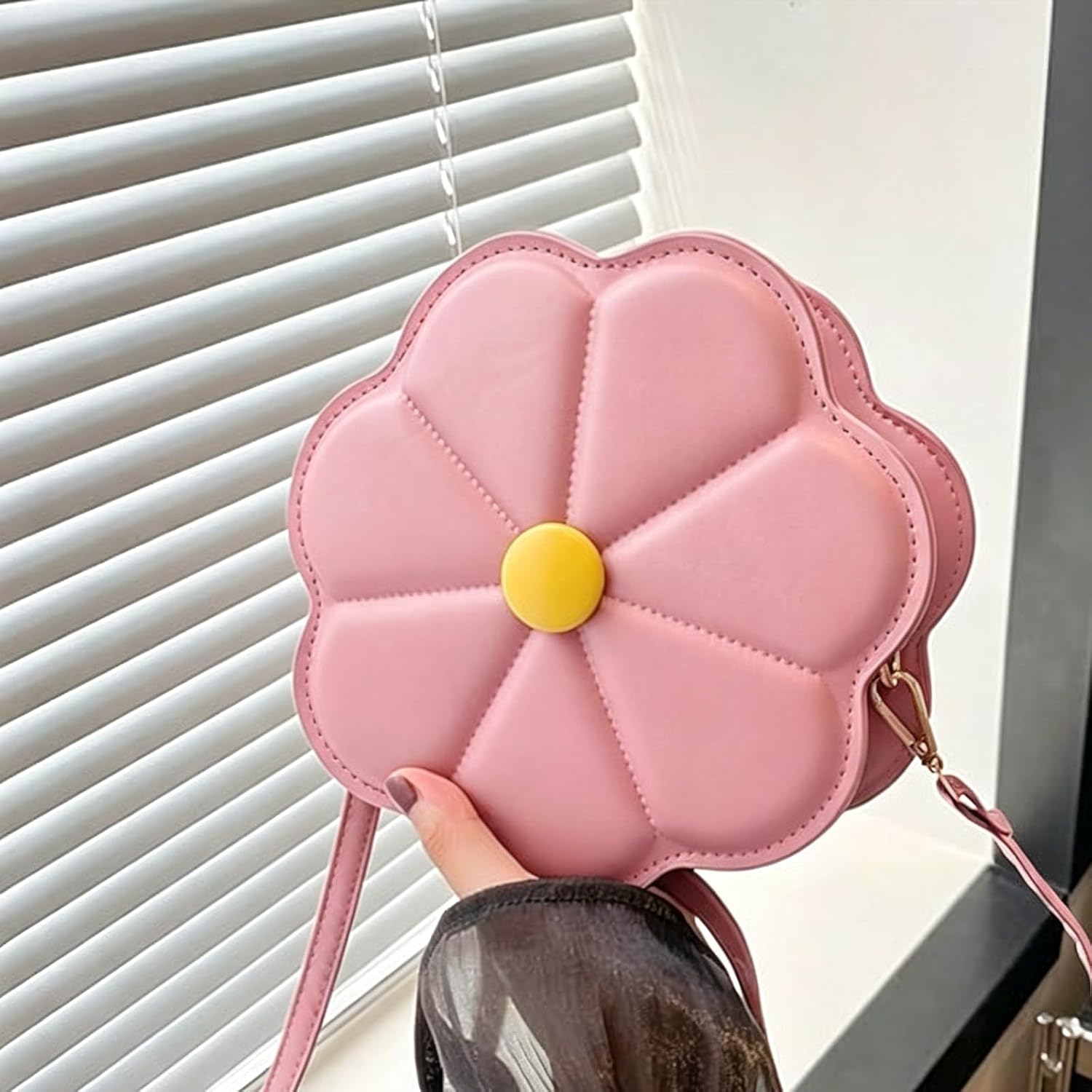 Trendy Daisy Flower Shaped PU Leather Crossbody Bag with Adjustable Strap Shoulder Purse Satchel for Women and Girls
