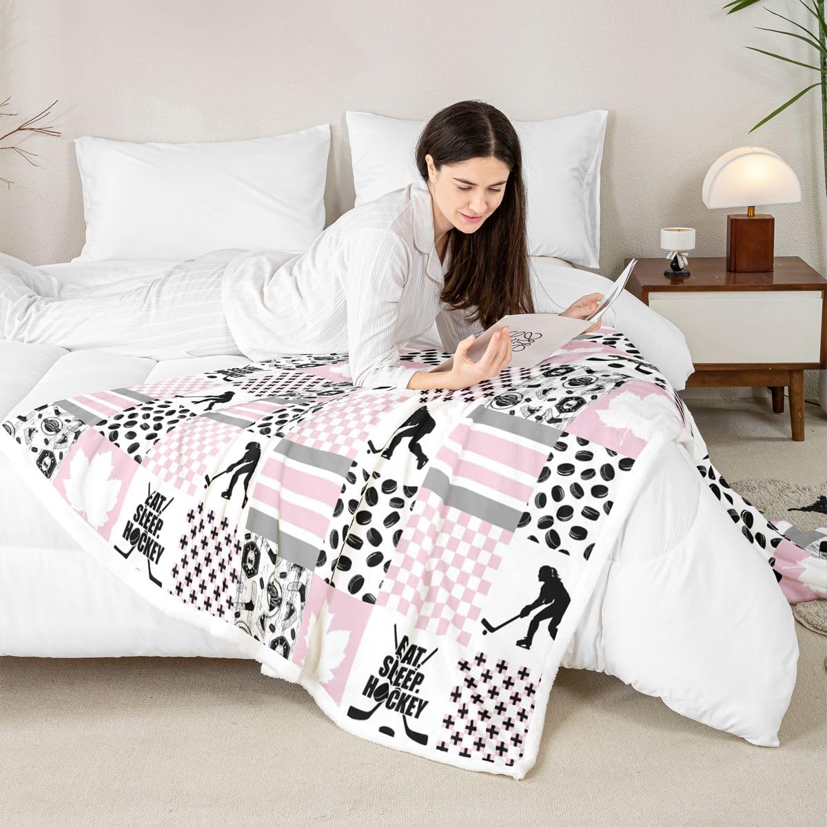 Erosebridal Ice Hockey Twin Size Fleece Blanket for Girls, Puck Sports Games Fuzzy Blankets for Kids Teens Bedroom, Hockey Player Throw Blanket Plaid Patchwork Blankets, Pink White Black