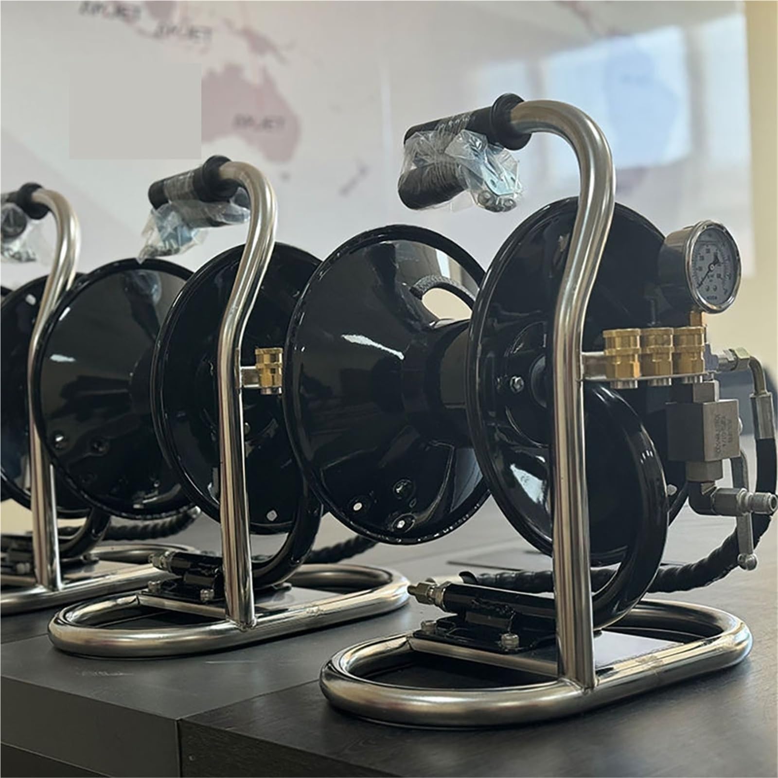 buse haute pression Bobines de tuyau manuelles télescopiques compactes à haute pression 100 pieds avec vanne régulation
