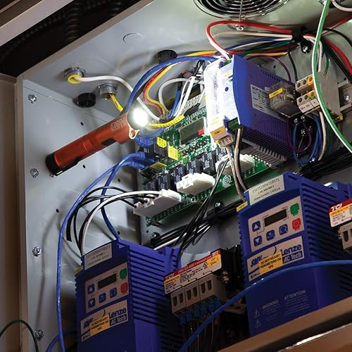 Miniatura 7 de Klein Tools Linterna LED magnética 56040, linterna recargable de 350 lúmenes, enfoque giratorio, puntero láser, manos libres, cable de carga USB,