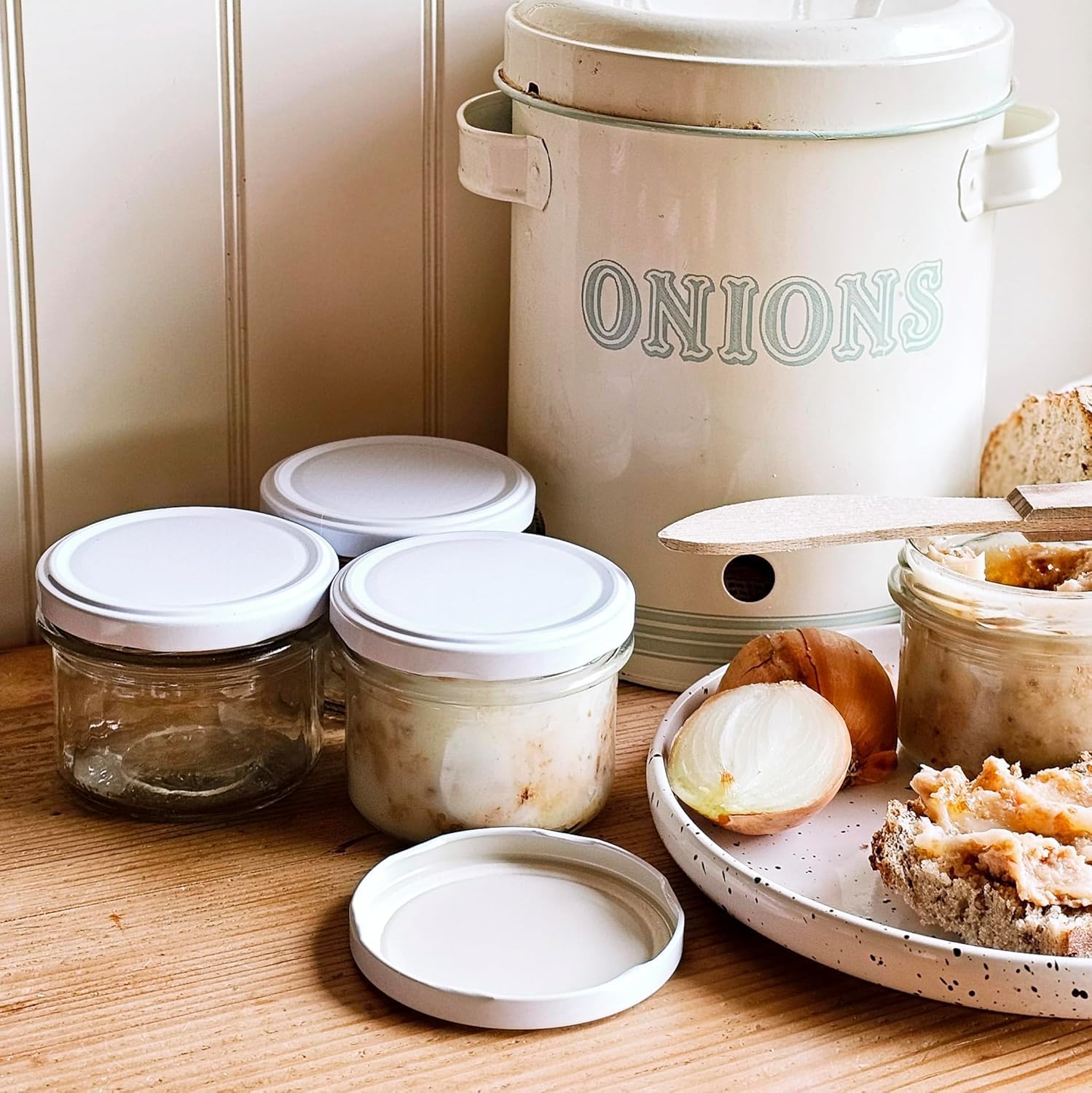 Einmachgläser mit Schraubdeckel 235 ml – Marmeladengläser mit Deckel & Etiketten – Schraubgläser TO82 – Gläser – Spülmaschinenfest & Lebensmittelecht (Weiß, 96 Stk.)