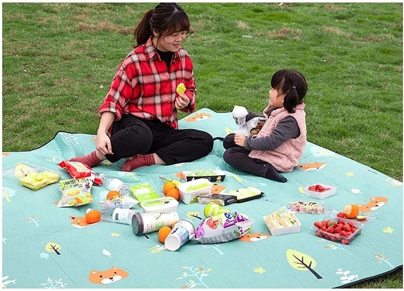 Picnic Blankets, Camping Mat, Outdoor Picnic Mat, Waterproof Foldable Outdoor Beach Blanket, 3-Layer Picnic Mat for Camping, Hiking, Travel, Park, Concerts