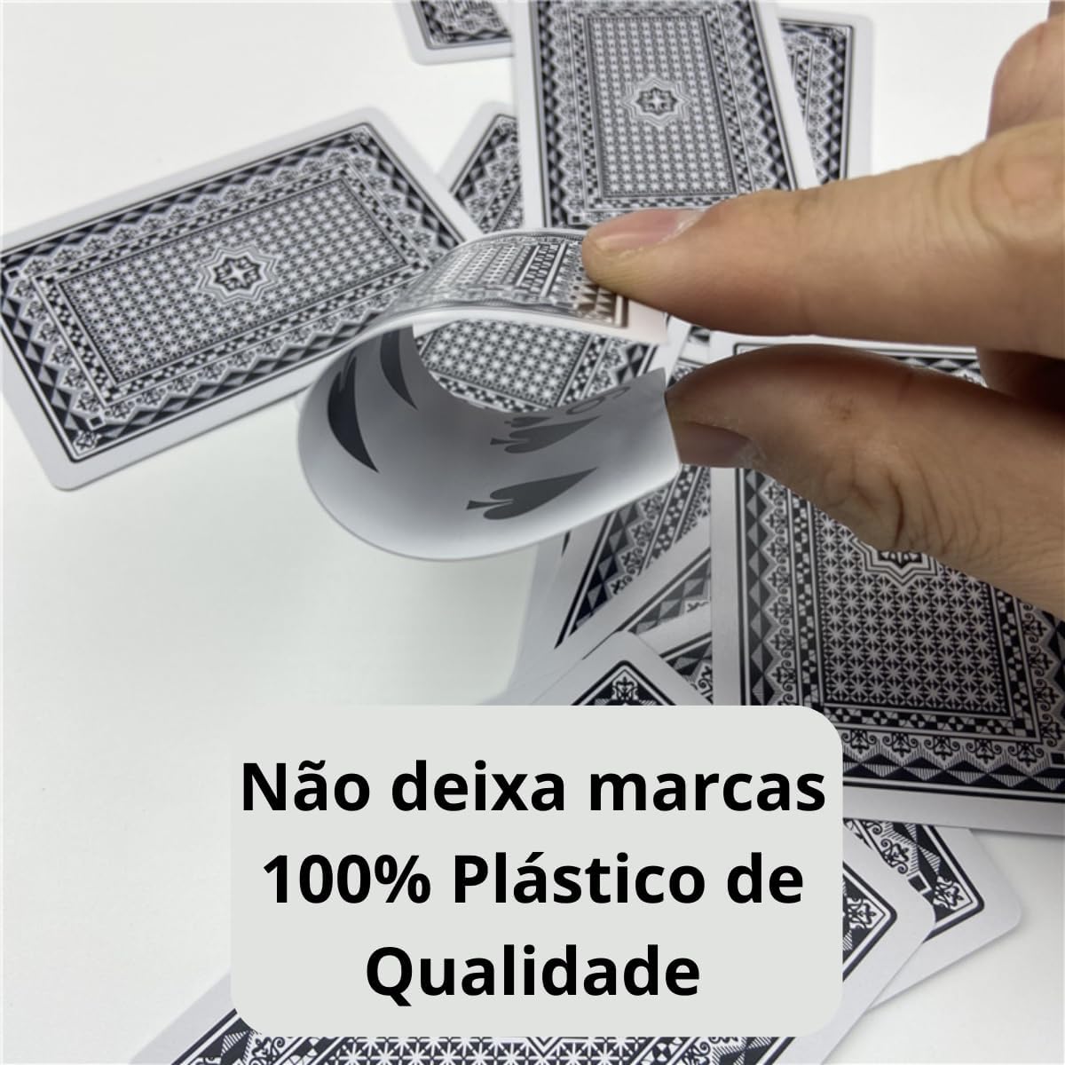 Kit de Baralho Profissional, 2 Jogos Completos, 100% Plástico Impermeável, Cartas Resistentes e Laváveis, Nipe Grande Kit de Baralho Profissional, 2 Jogos Completos, 100% Plástico Impermeável, Cartas Resistentes e Laváveis, Nipe Grande