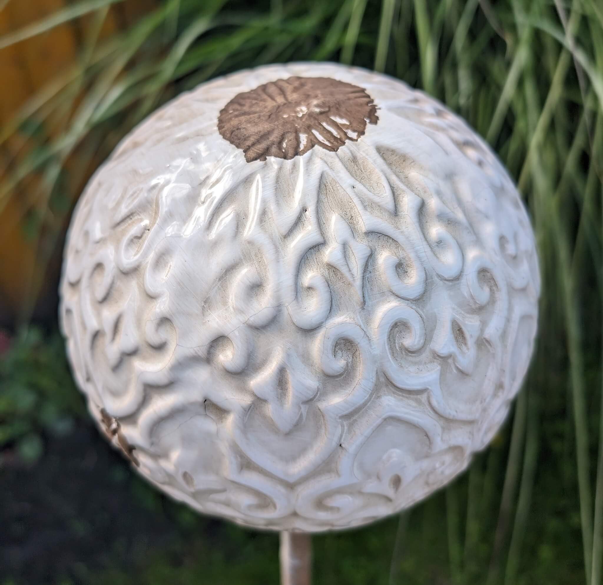 Große Gartenkugel aus Keramik weiß - Dekokugel für Stab Rosenkugel Gartendeko
