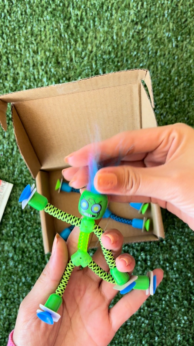 Amazon.com: Zing RopeBot Suction Toy – Robot Action Figure with