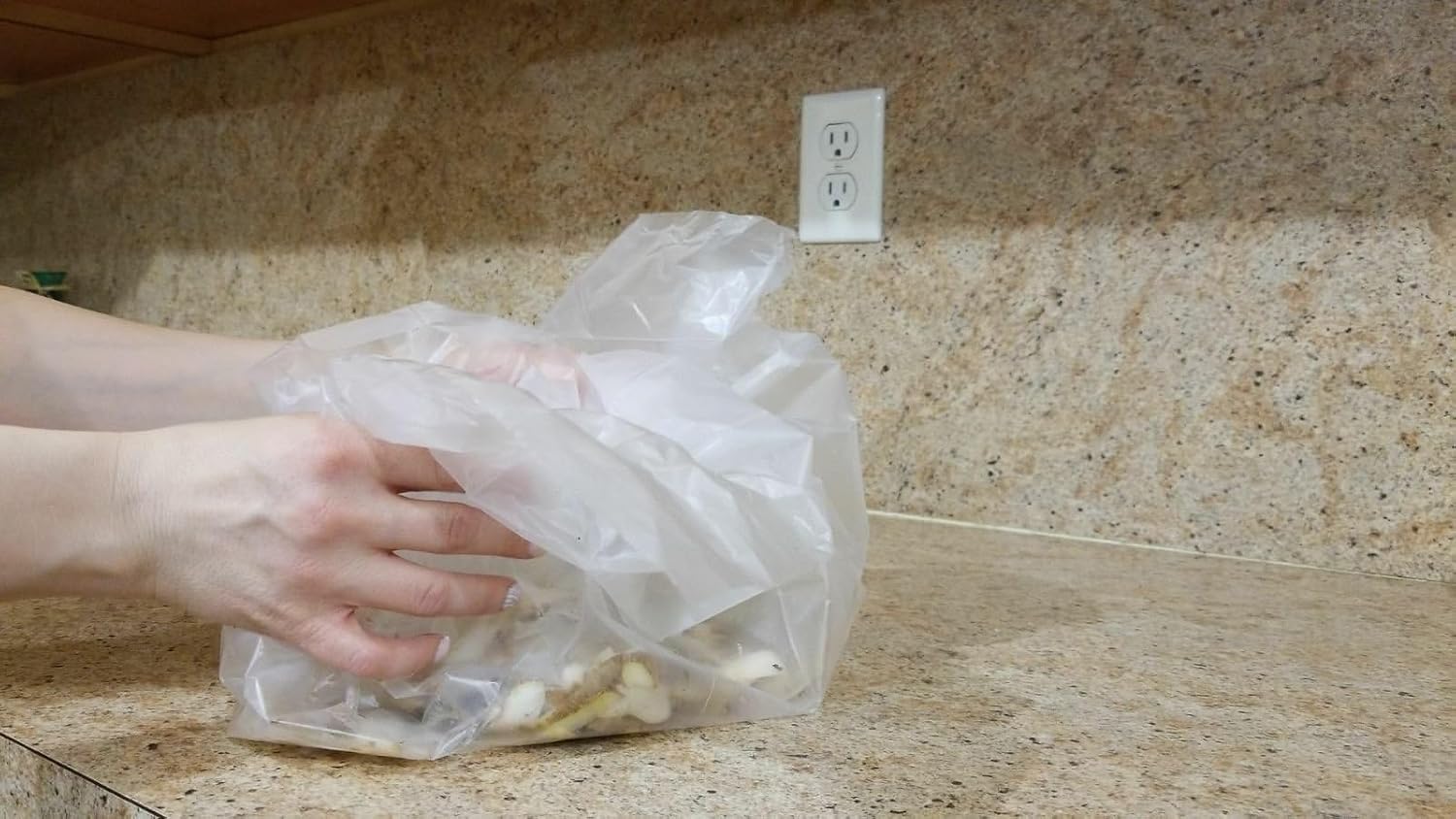 Disposable Counter Liners- Pack Of 25 Plastic Kitchen Counter Covers For Easy Cleanup After Food Prep- Foldable, Versatile Kitchen Countertop Protectors- Top Time Savers