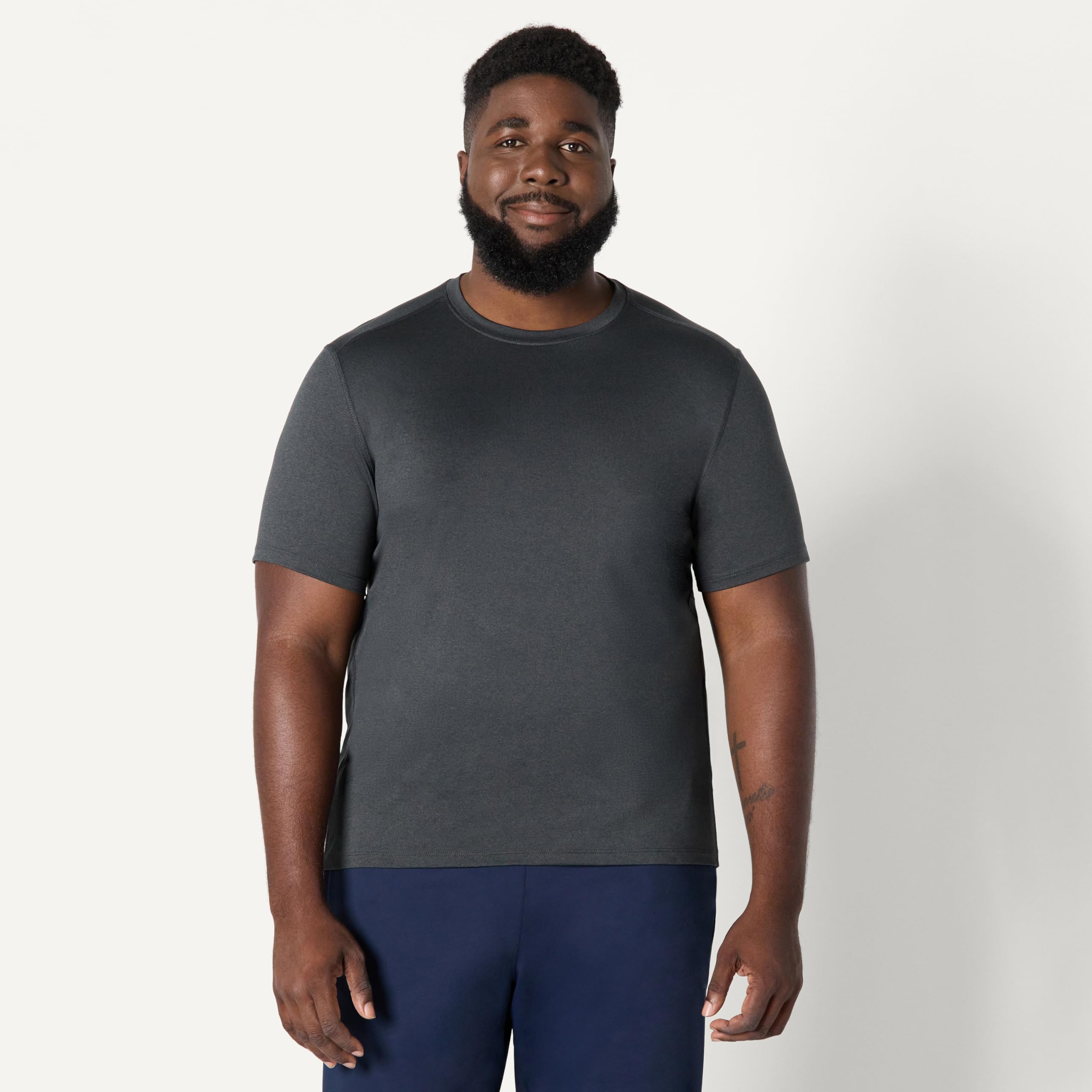Amazon Essentials T-Shirt Tecnica Leggera a Maniche Corte in Tessuto Elasticizzato ad Asciugatura Rapida e Assorbimento dell’Umidità Uomo, Confezioni Multiple