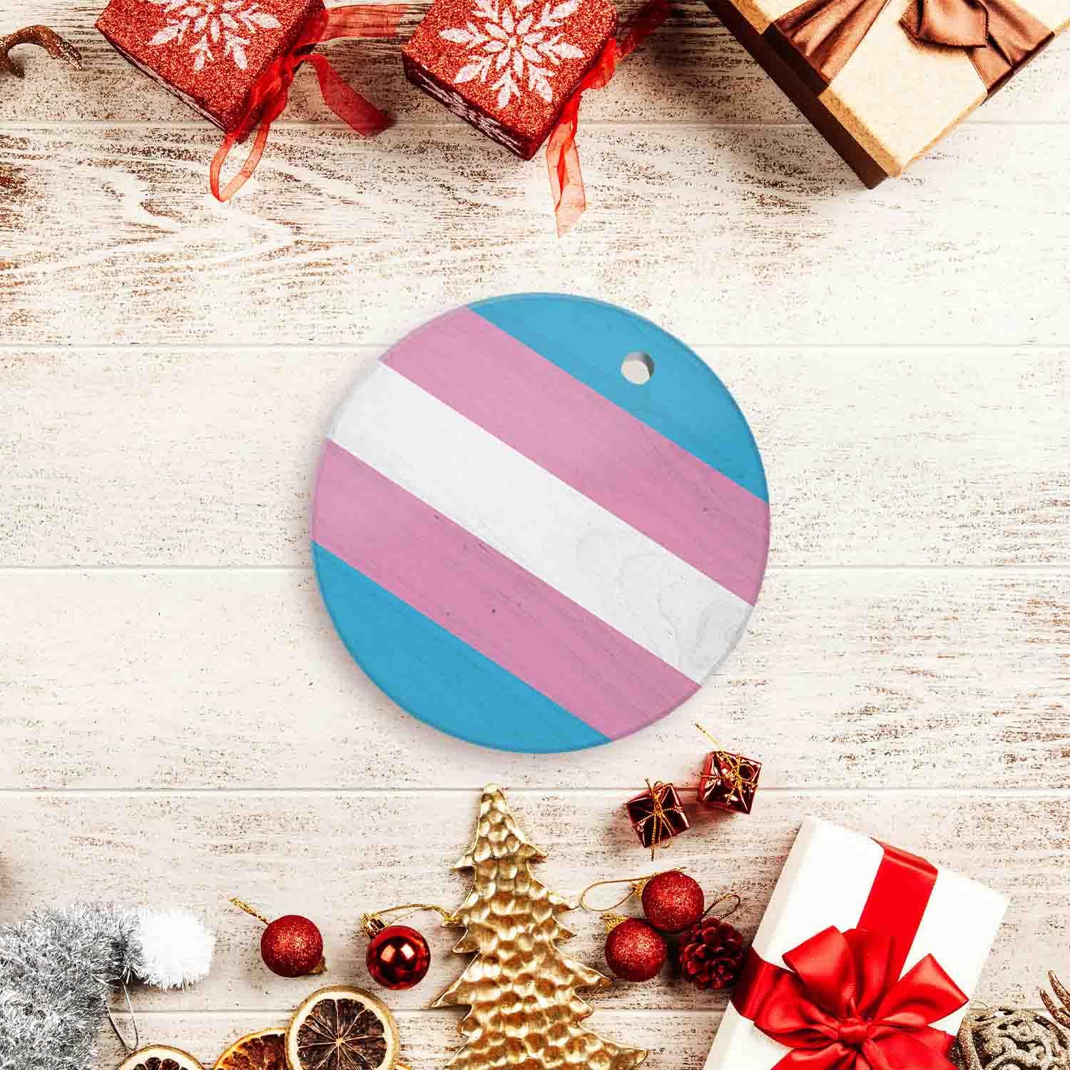 Transgender-Flagge Herz Ornament – Keramik Weihnachtsbaumschmuck, Beidseitig Bedruckt
